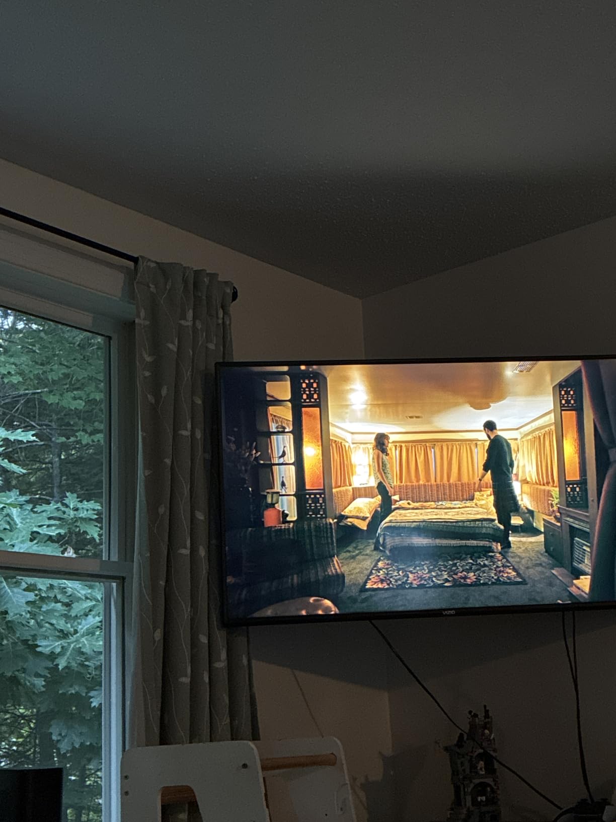 Mounting Dream Full Motion TV Wall Mount for 32-70 Inch TVs up to 99lbs, Mount Bracket with Swivel and Tilt, TV Bracket with Articulating Dual Arms, Fits 16