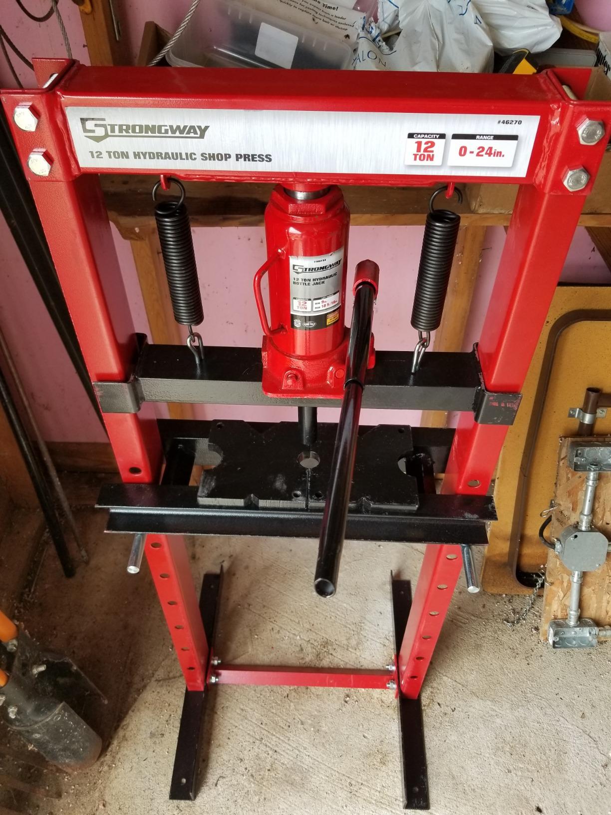 Strongway 40-Ton Pneumatic Shop Press with Gauge and Winch customer photo 2