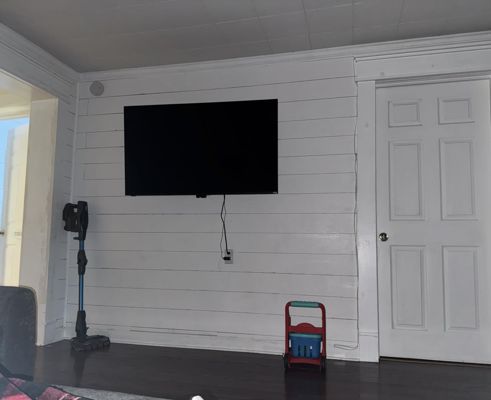 Mounting Dream Full Motion TV Wall Mount for Most 42-90 Inch TV Heavy Duty - Wall Mount TV Bracket with 6 Strong Articulating Arms, Max VESA 600x400mm, Up to 132LBS customer photo 2