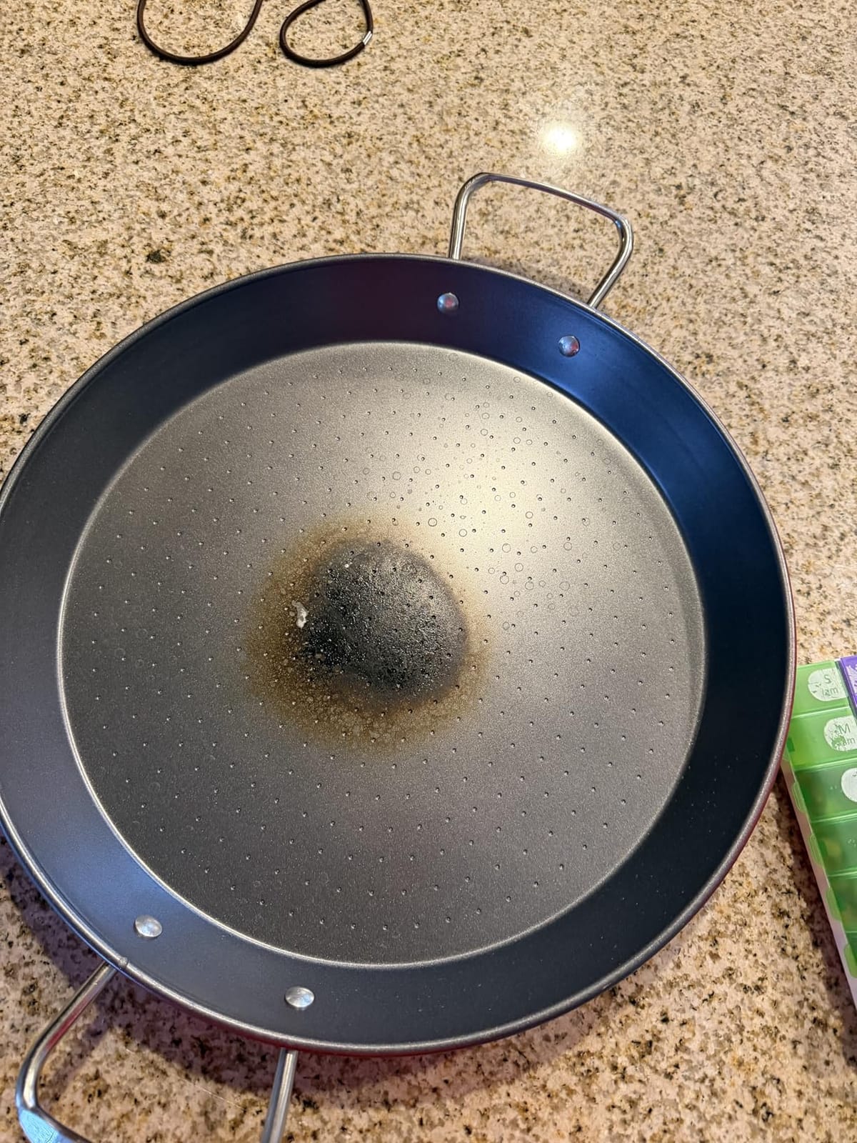 Cuisinart ASP-38CR 15-Inch Paella Pan With Lid, Red customer photo 1