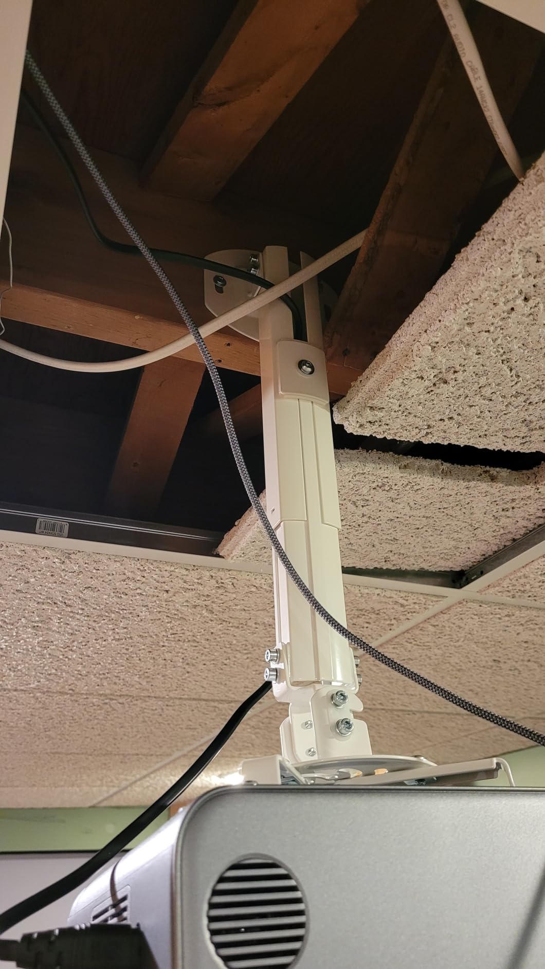 VIVO Universal Extending Ceiling Projector Mount, Height Adjustable Projection, White, MOUNT-VP02W customer photo 2