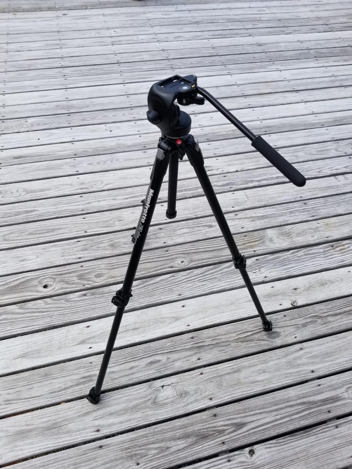 Manfrotto 290 Xtra Aluminum 3-Section Tripod Kit with Fluid Video Head (MK290XTA3-2WUS) Black customer photo 2