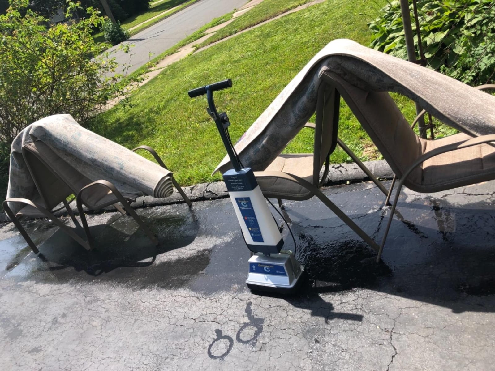 Koblenz Shampooer and Polisher Cleaning Machine, Floor Cleaner with 1100-rpm Motor, 5' Power Cord, 120-oz Tank, 2-Speed Settings, Scrubbing Brushes, Lambswool Pads, and Polishing Pads, P-820 B customer photo 2