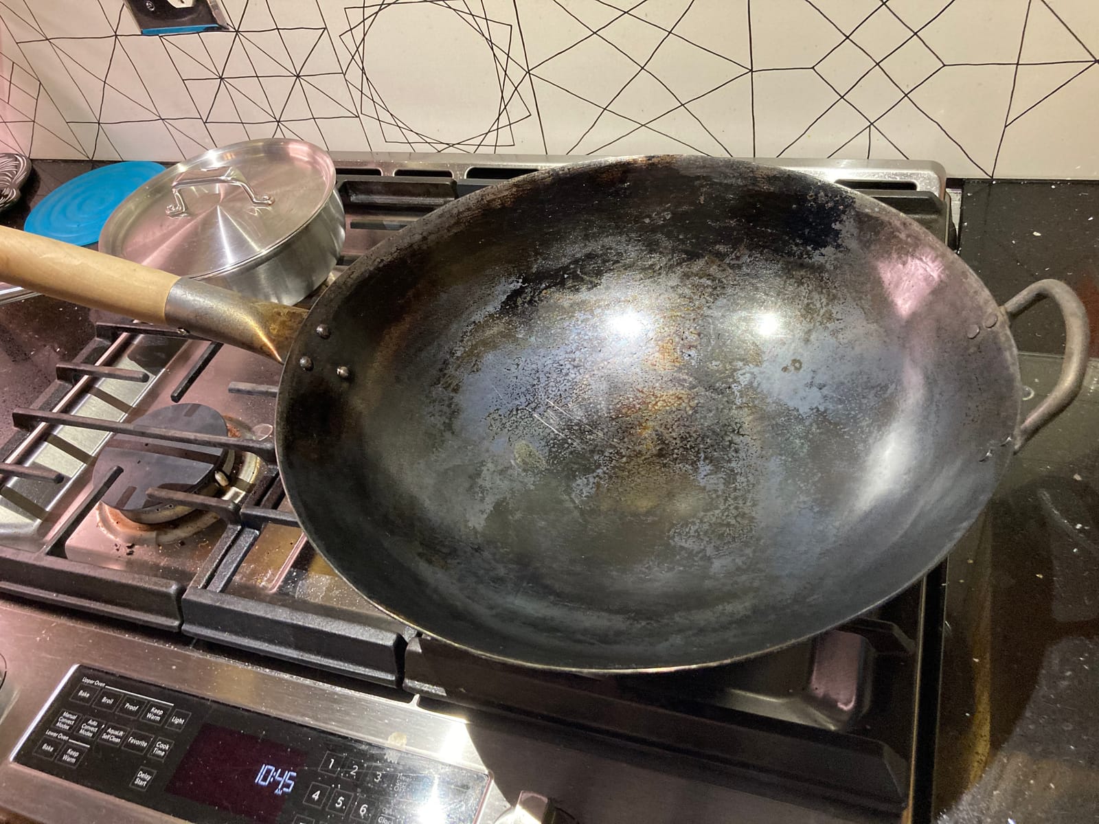 Craft Wok Big 16 Inch Heavy Hand Hammered Carbon Steel Pow Wok with Wooden and Steel Helper Handle (Round Bottom) / 731W138 customer photo 1