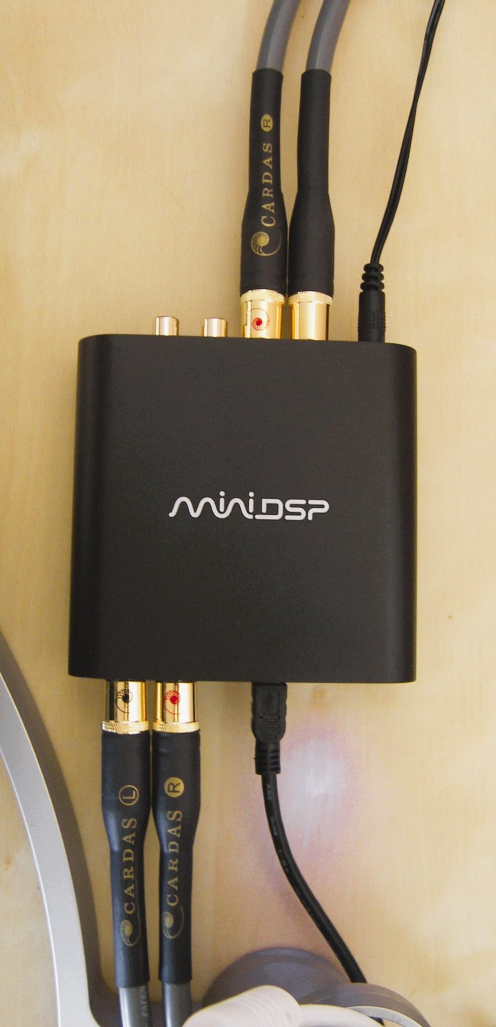 miniDSP 2x4 HD Digital Audio Signal Processor, Analog, USB, Toslink Audio Source, 4 Presets Stored customer photo 2