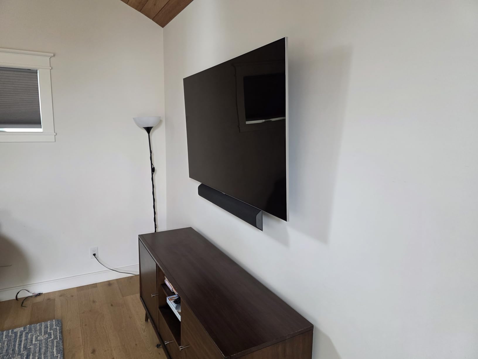 PERLESMITH Full Motion TV Wall Mount for 37-82 inch TVs up to 132 lbs customer photo 2