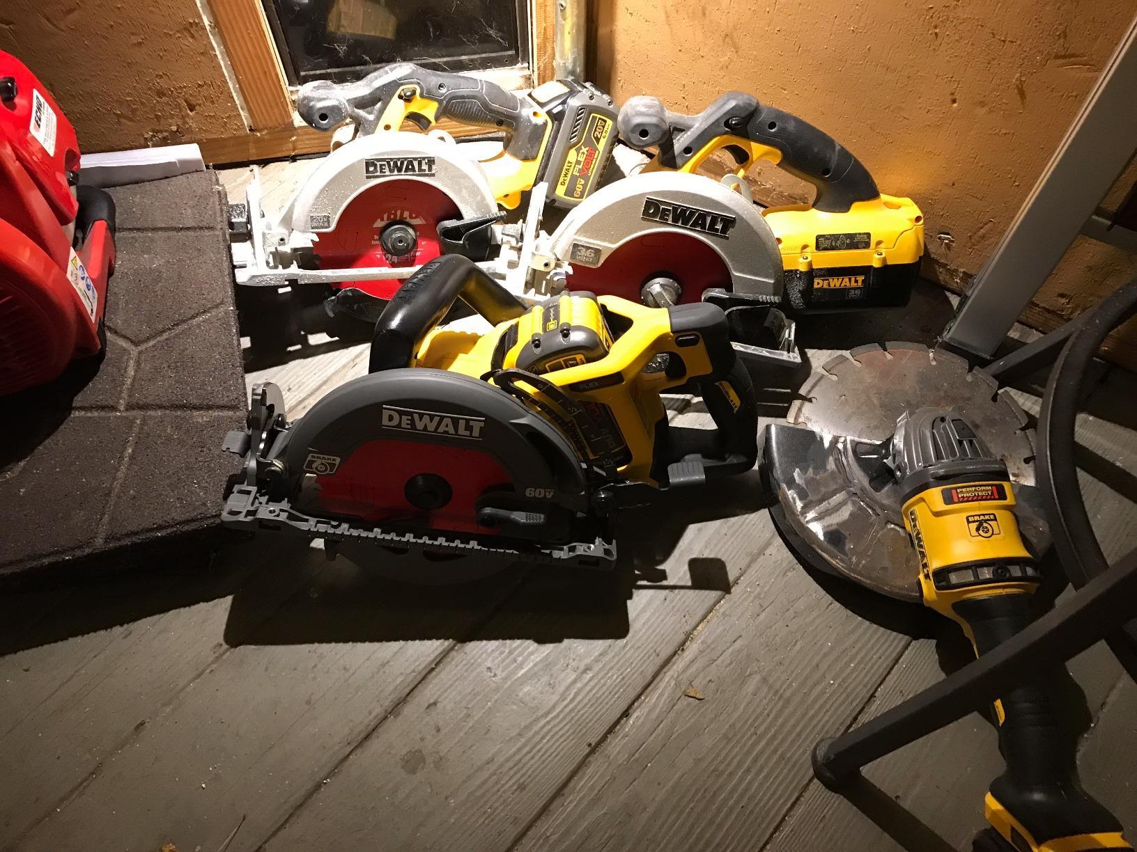 DEWALT FLEXVOLT 60V MAX* Circular Saw for Framing, 7-1/4-Inch, Tool Only (DCS577B) customer photo 1