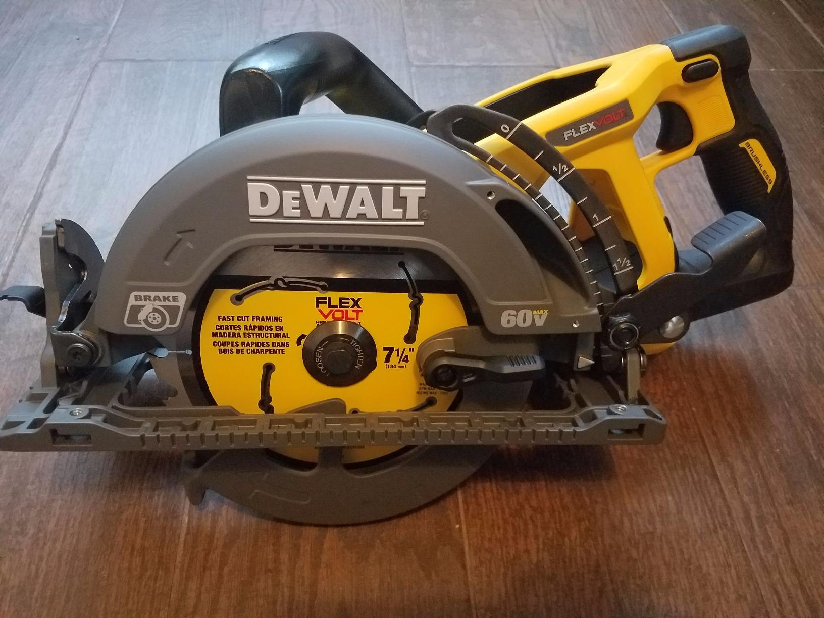 DEWALT FLEXVOLT 60V MAX* Circular Saw for Framing, 7-1/4-Inch, Tool Only (DCS577B) customer photo 2