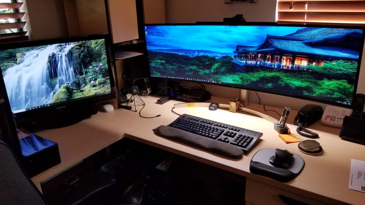 BenQ ScreenBar LED Monitor Light Bar - Auto-dimming, Adjustable Brightness and Color Temperature, No Screen Glare, Space-Saving, Eye-Care USB Monitor Lamp, Black customer photo 1