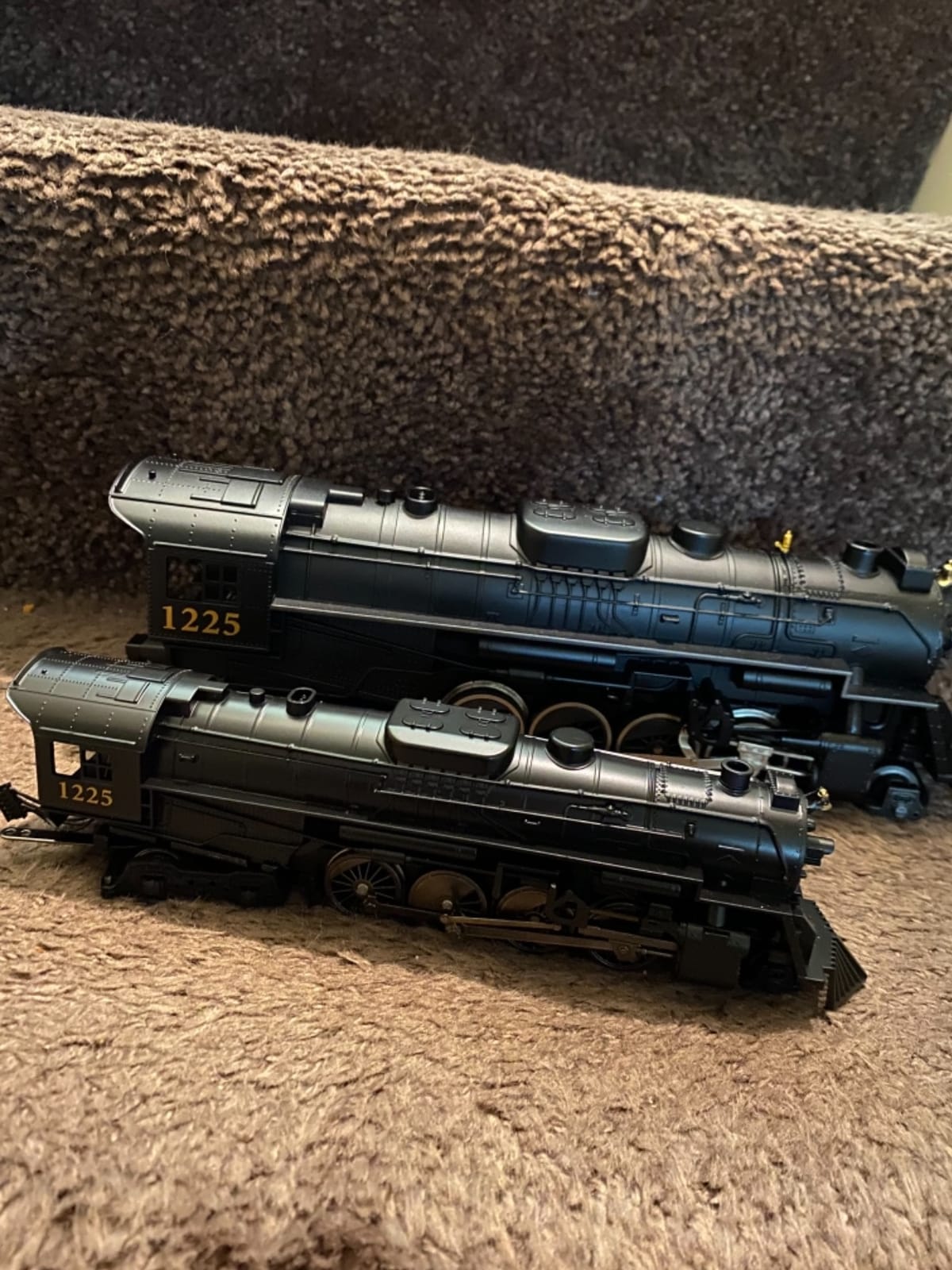 Lionel The Polar Express LionChief 2-8-4 HO Gauge Model Train Set customer photo 1