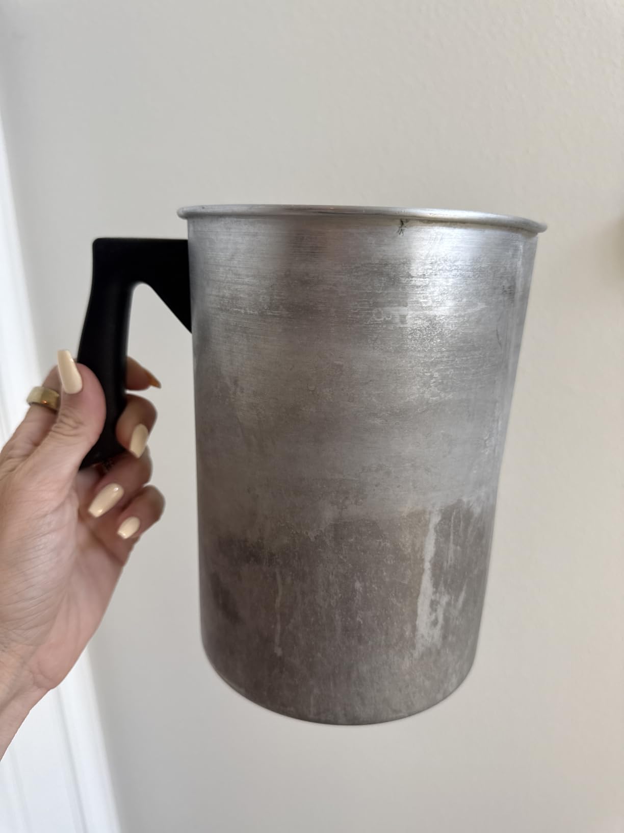 EricX Light Candle Making Pouring Pot, 4 pounds, Dripless Pouring Spout & Heat-resisting Handle Designed Wax Melting Pot, Aluminum Construction Candle Making Pitcher customer photo 2
