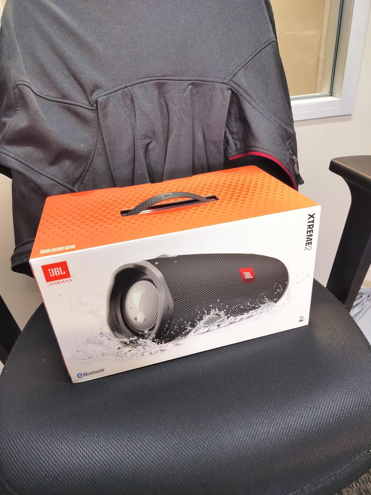 JBL Xtreme 2, Waterproof Portable Bluetooth Speaker, Black | Wireless Bluetooth Streaming, Up to 15 hours of playtime, IPX7 waterproof, JBL Connect, Durable fabric and rugged material customer photo 2