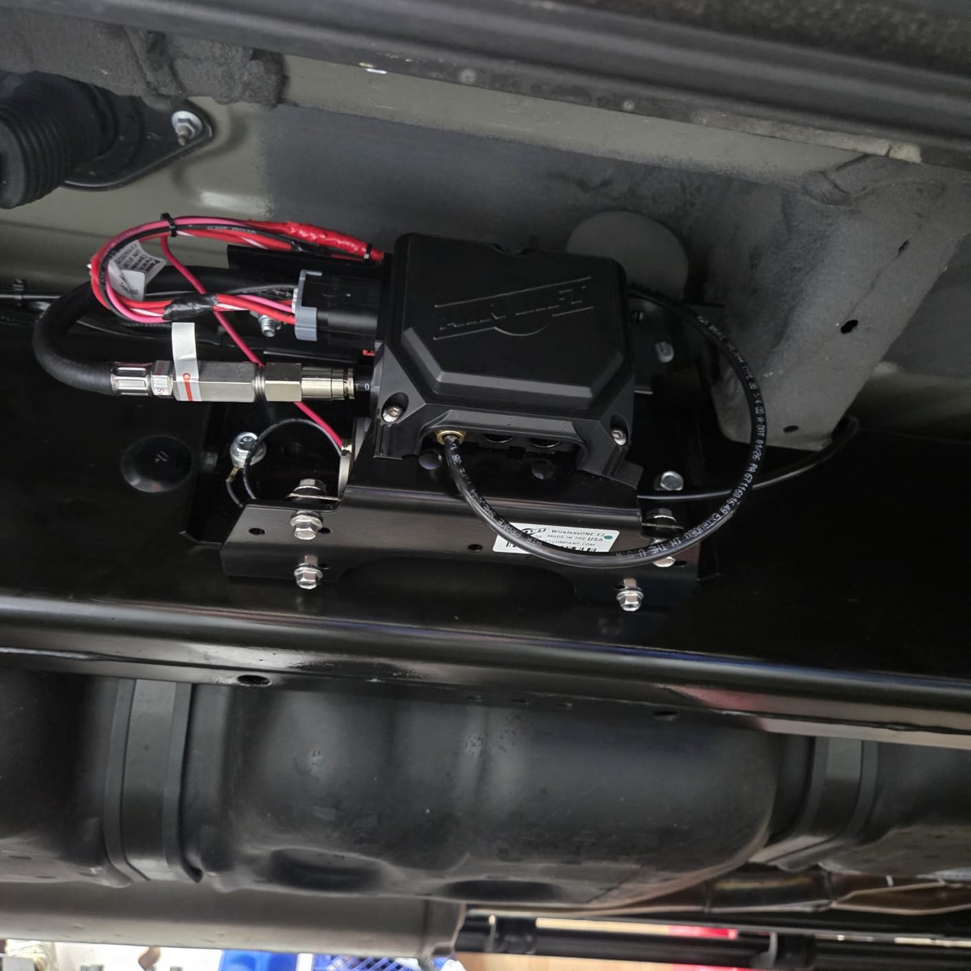 Air Lift 25980EZ WirelessONE On-Board Air Compressor System with EZ Mount customer photo 2