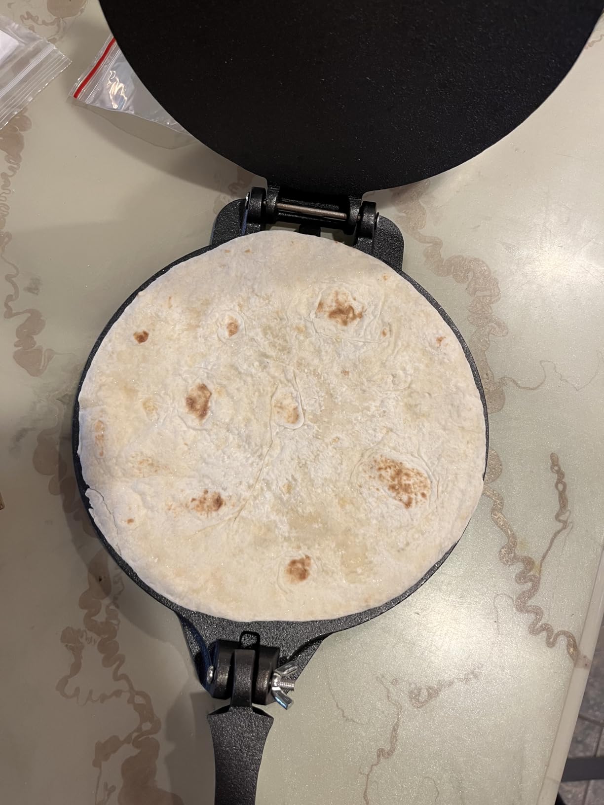 Uno Casa Cast Iron Tortilla Press 8 Inch | Pre-Seasoned Tortillera customer photo 1