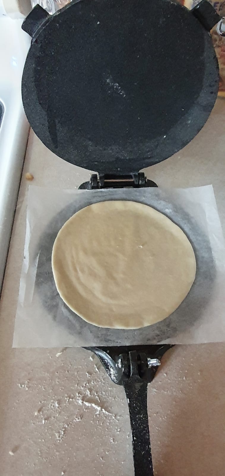 Uno Casa Cast Iron Tortilla Press 8 Inch | Pre-Seasoned Tortillera customer photo 2