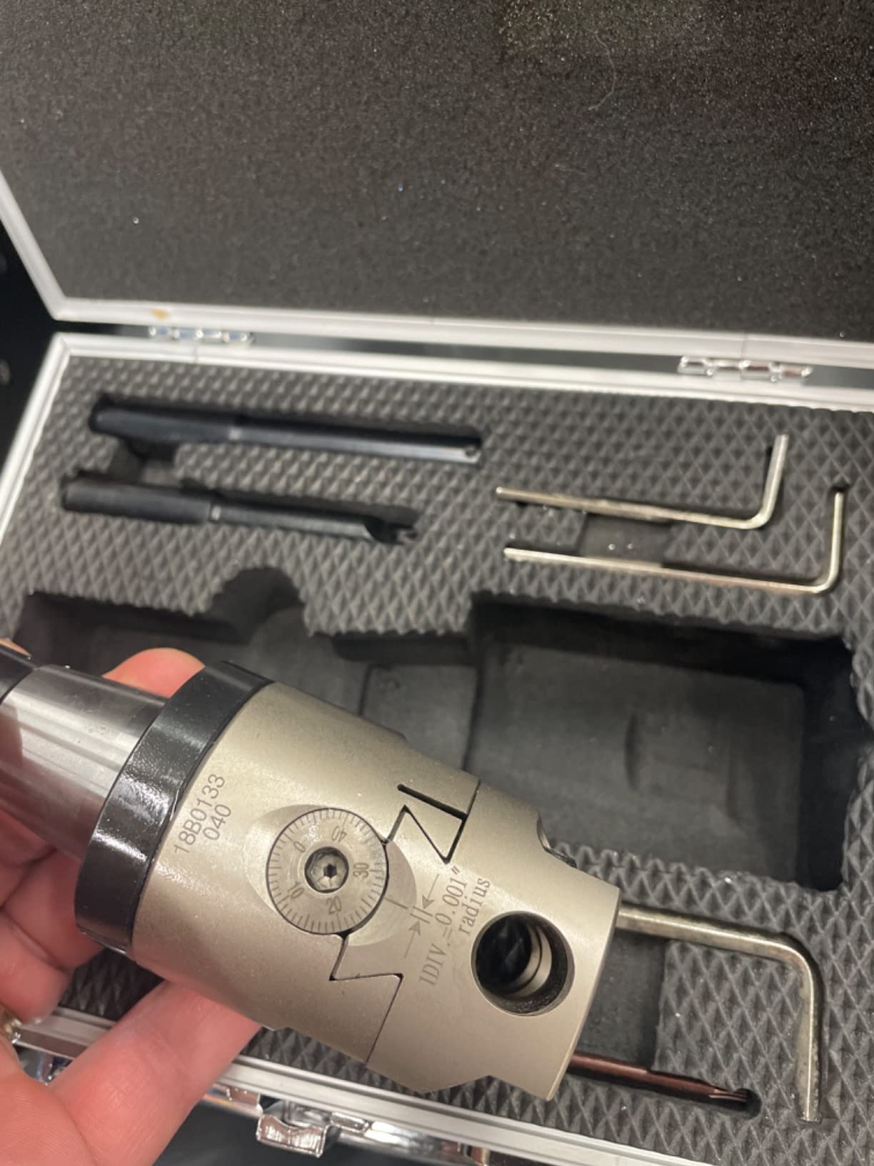 HHIP 1001-0201 Indexable Tool Set, 2 Boring Head, R8 Shank, 4 Boring Bars customer photo 1