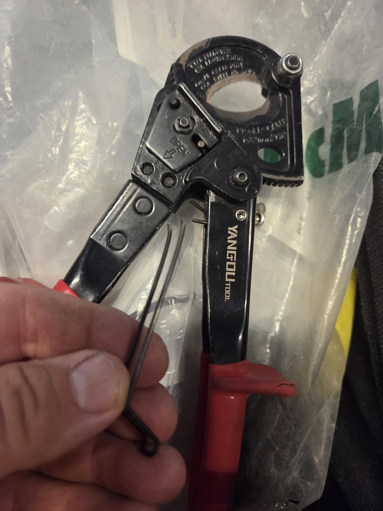 Yangoutool Ratchet Cable Wire Cutter and Heavy Duty Aluminum Copper Ratchet Cable Cutter for Cutting Electrical Wire Up to 240mm² Cutter Pliers customer photo 1
