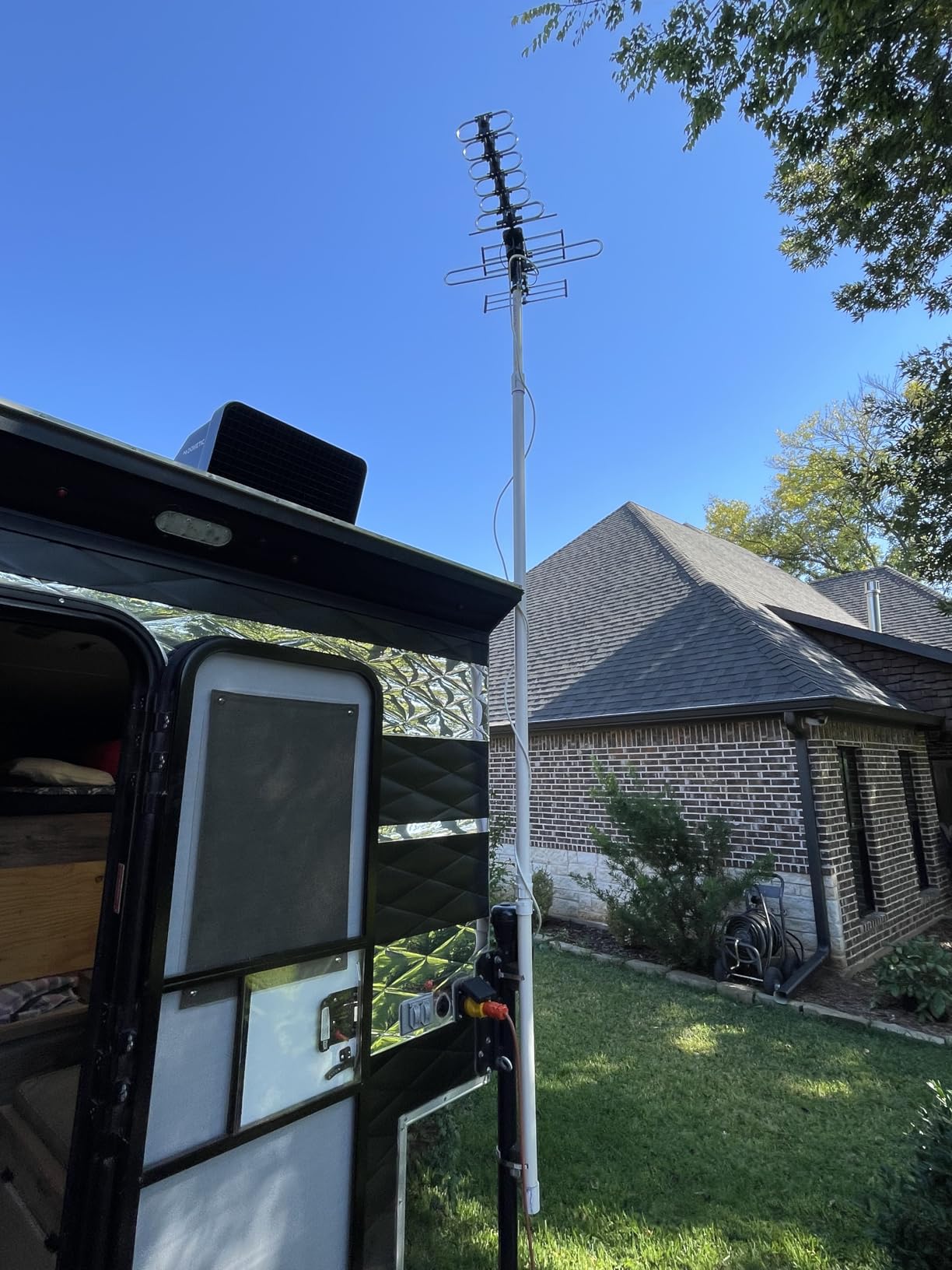 Five Star Outdoor Antenna HD TV 200 Miles Range with Motorized 360° Rotation, UHF/VHF/FM Radio with Infrared Remote Control customer photo 2