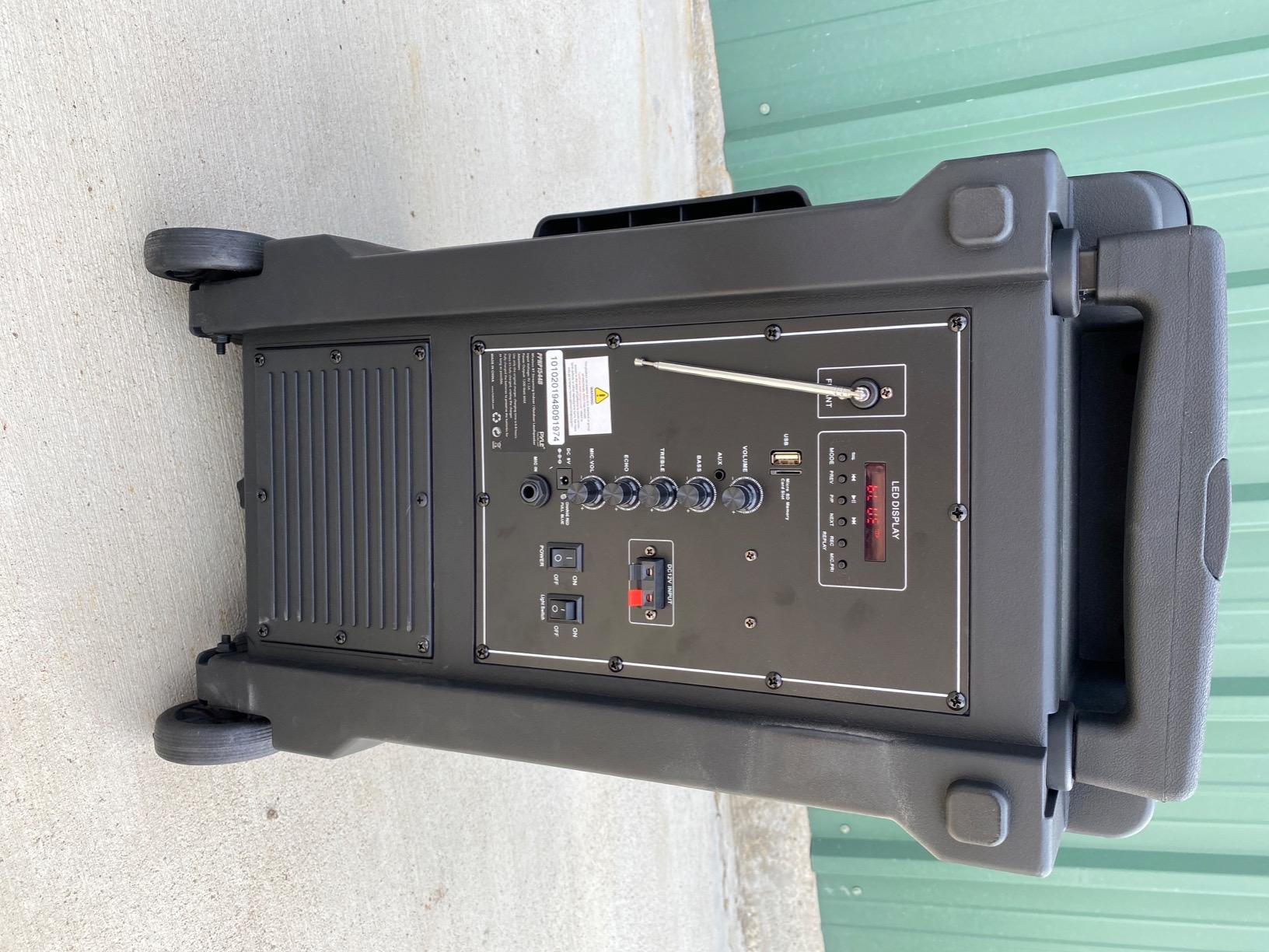 Pyle Wireless Portable PA Speaker System -1200W High Powered Bluetooth Compatible Indoor&Outdoor DJ Sound Stereo Loudspeaker wITH USB MP3 AUX 3.5mm Input, Flashing Party Light & FM Radio -PPHP1544B customer photo 2