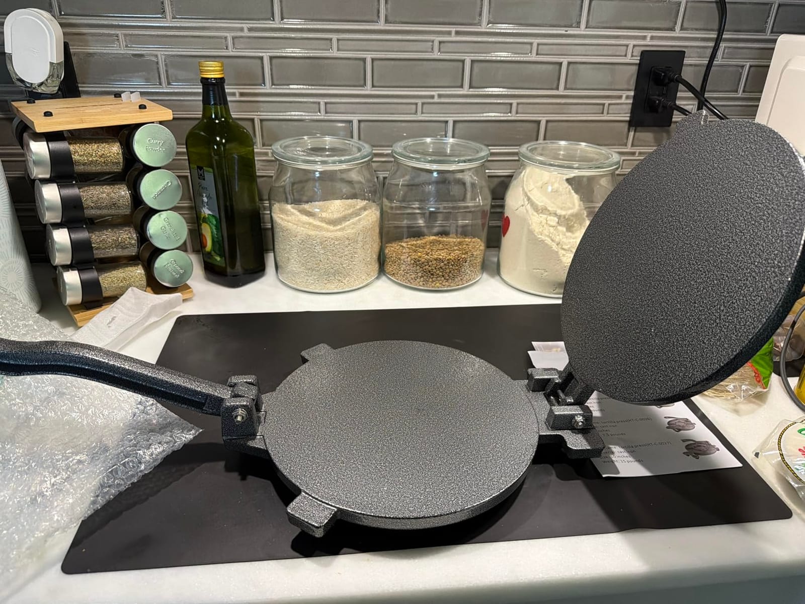 ARC 10 Inch Heavy Duty Cast Iron Tortilla Press with Non-Slip Foot Pad customer photo 1