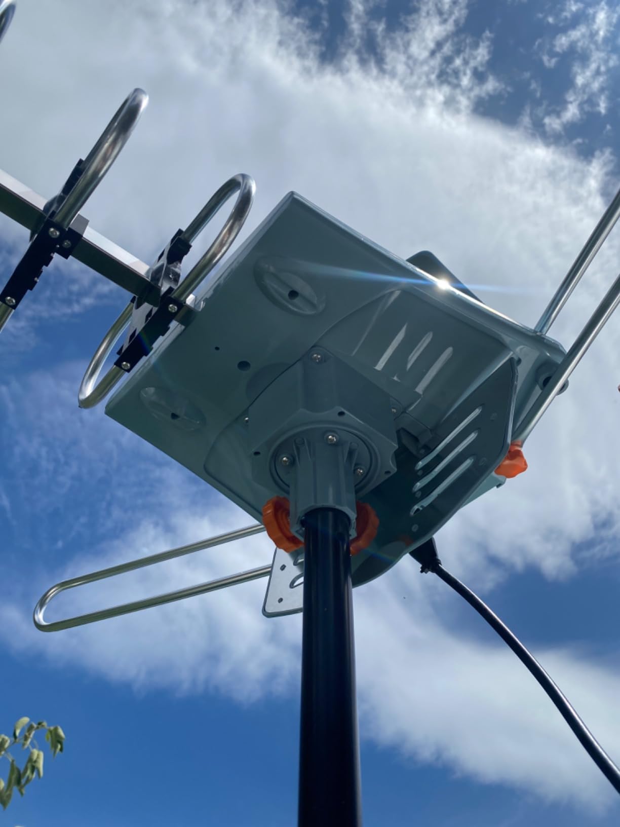 Five Star Outdoor 150 Mile Motorized 360 Degree Rotation OTA Amplified HDTV Antenna for 2 TVs Support - UHF/VHF/1080P Channels Wireless Remote Control - 40 FT RG6 Coax Cable customer photo 1