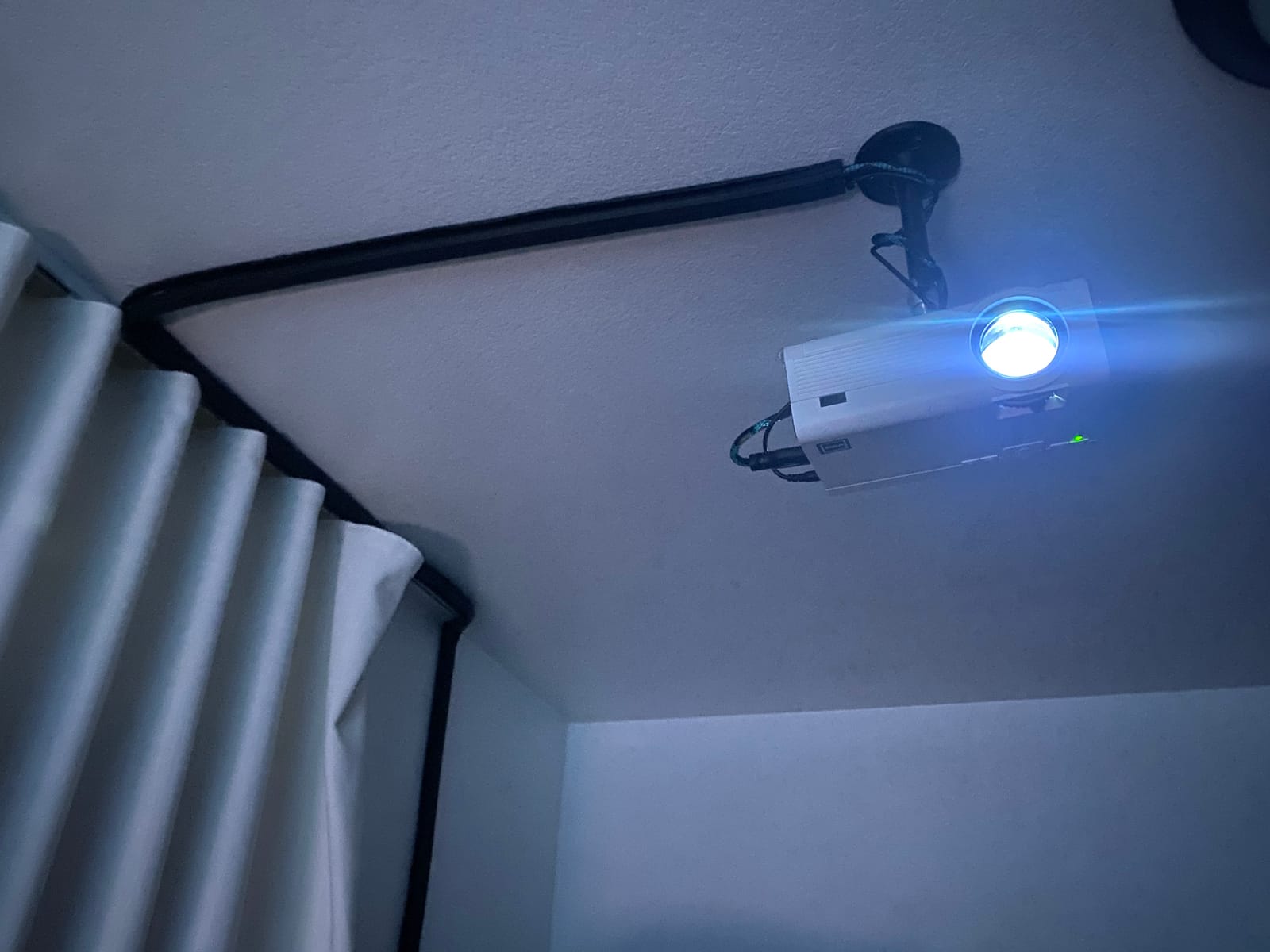 RCA RPJ136 Home Theater Projector - 1080p Compatible, High Res, Bright, White customer photo 2