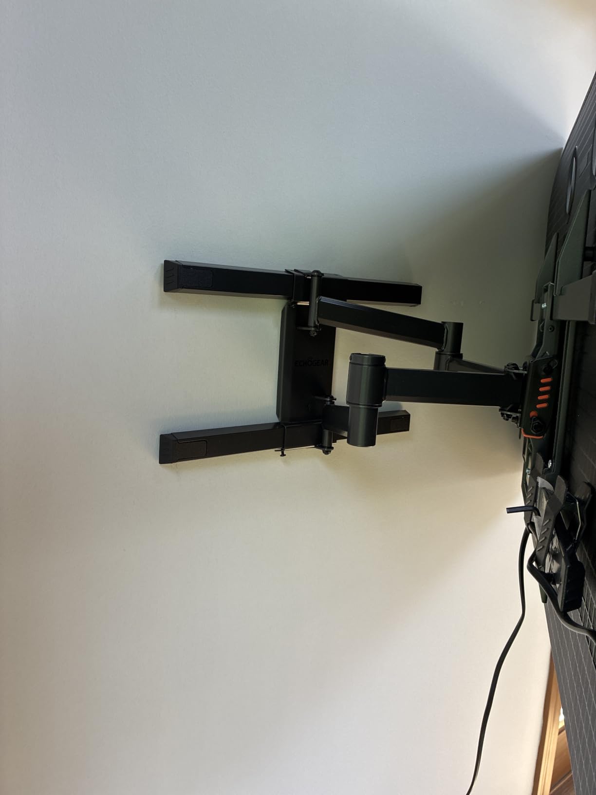 ECHOGEAR Full Motion Articulating TV Wall Mount Bracket for TVs Up to 82