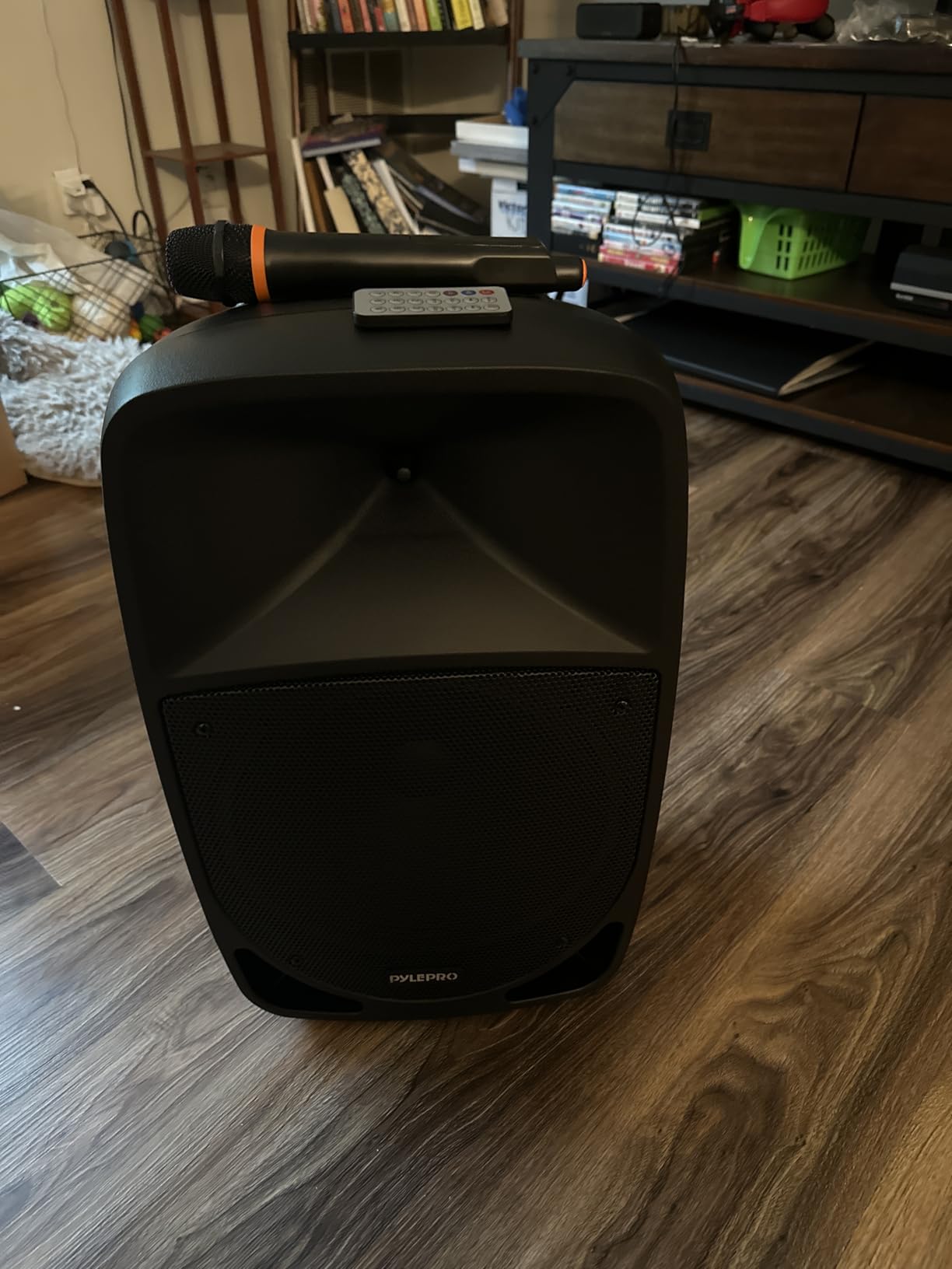 Pyle PSBT105A - 1000W Portable Bluetooth PA Speaker, 10'' Subwoofer, UHF Wireless Mic, MP3/USB/SD, Rechargeable Battery, LED Battery Indicator Lights customer photo 2