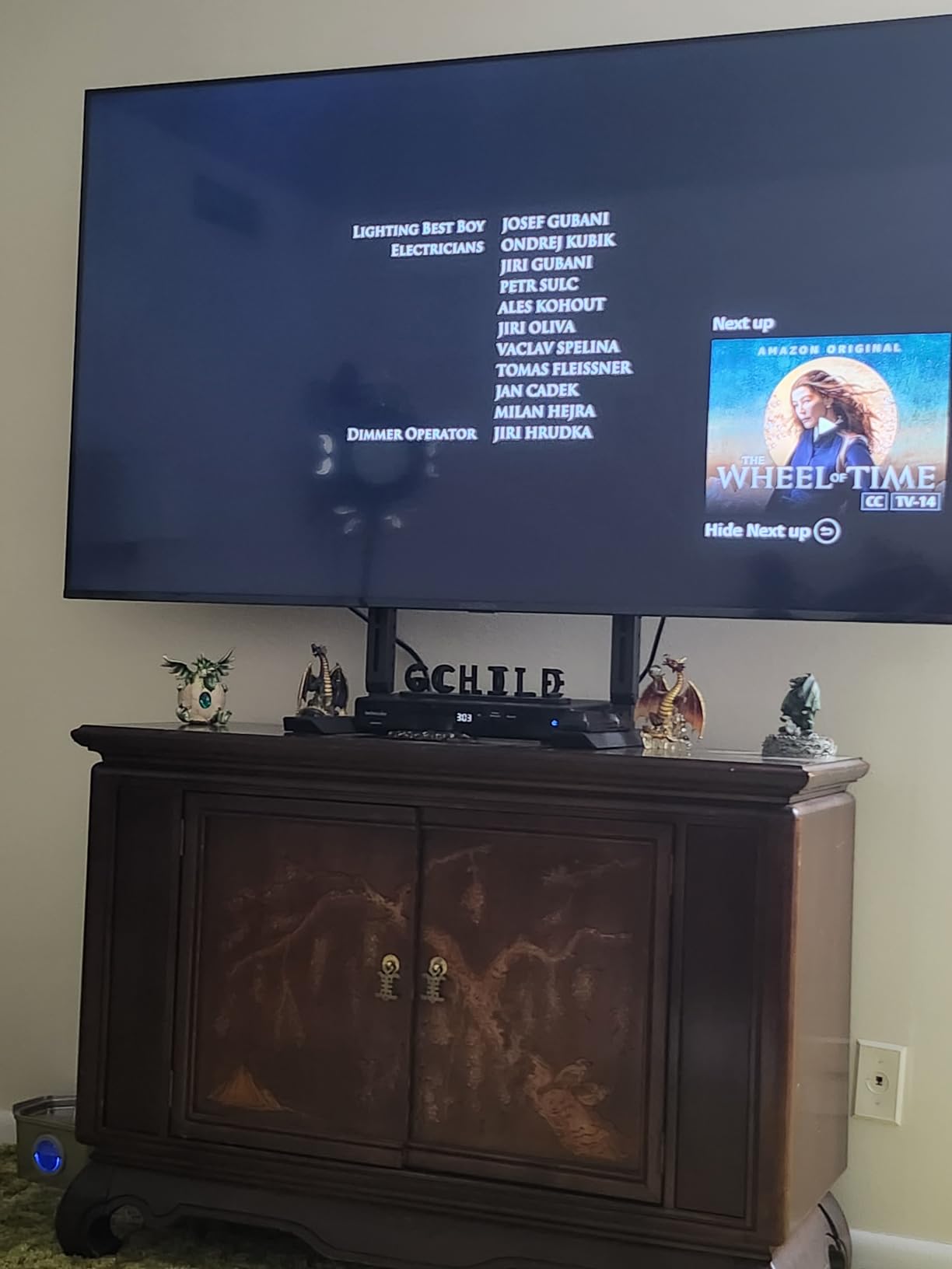ECHOGEAR Universal TV Stand - Fits 49