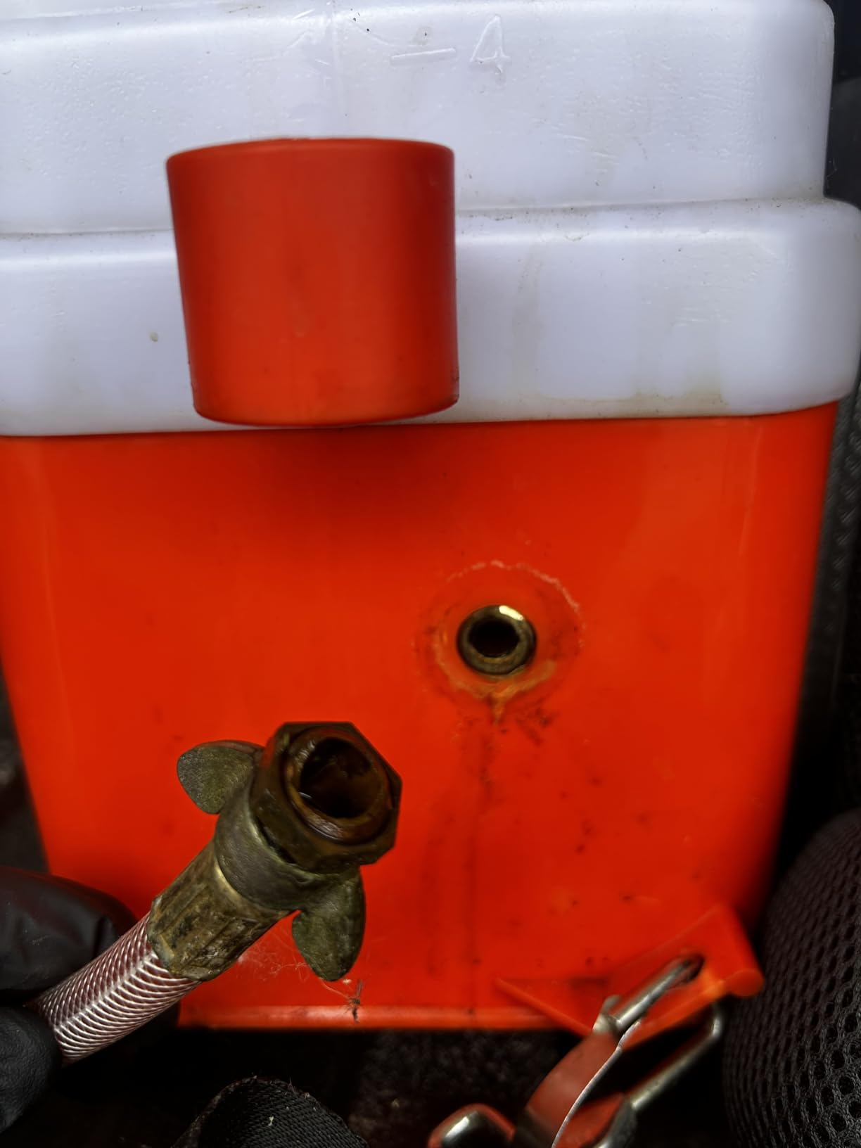 PetraTools HD4000 Battery Powered Backpack Sprayer, 6 Hr Runtime, 6 Nozzles customer photo 1