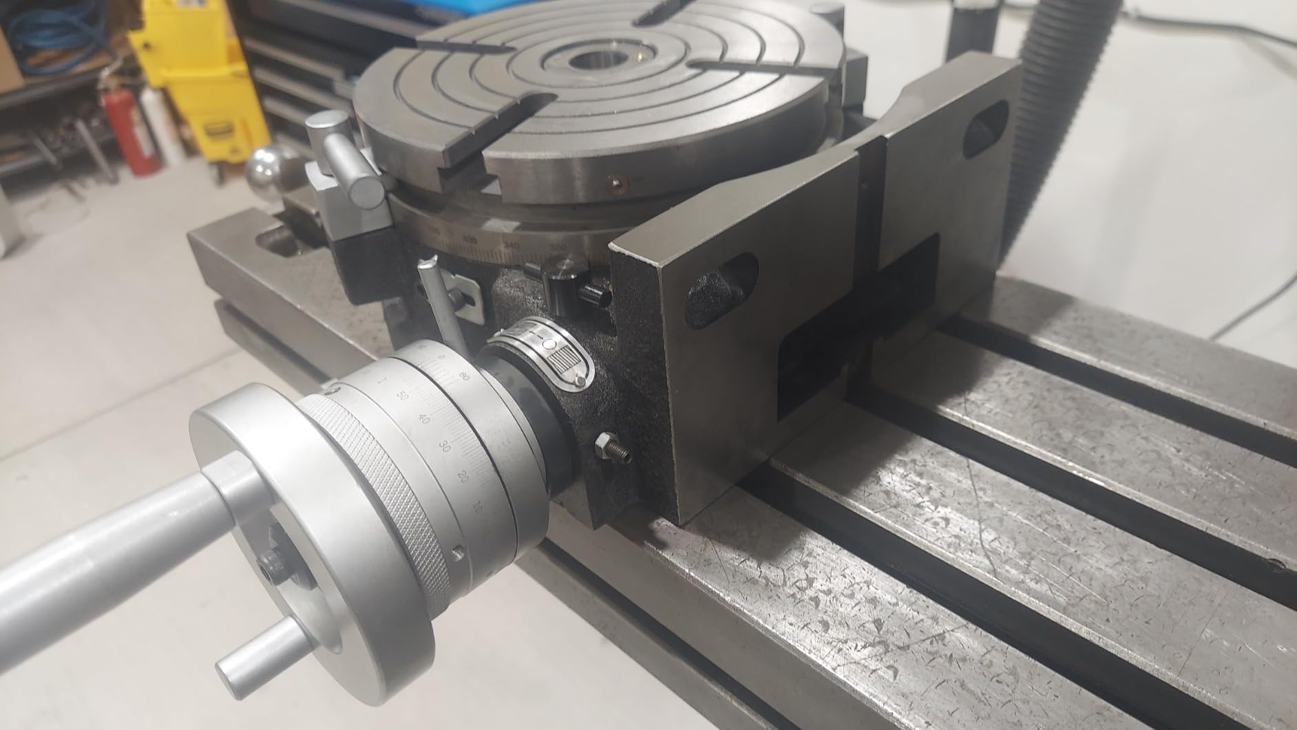 Rotary Table, 7.87 in 4-Slot Horizontal Vertical, KAKA INDUSTRIAL HV-8 customer photo 2