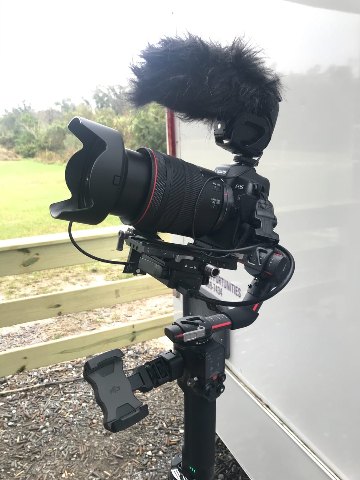 Peak Design Travel Tripod, Carbon Fiber, Compact Design, Quick Setup and Takedown, Pro-Level Stability, Ergonomic Ball Head, Compact and Portable Travel Tripod for Camera and Phone, 20 lb Capacity customer photo 1
