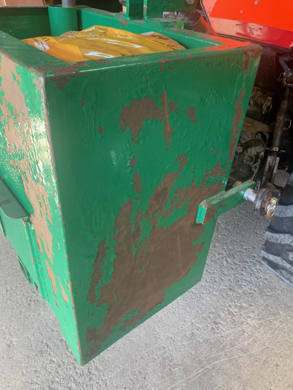 TITAN Attachments 3 Point Green Ballast Box, 800 LB, 34.4 Gal, Fits Cat 1 customer photo 2