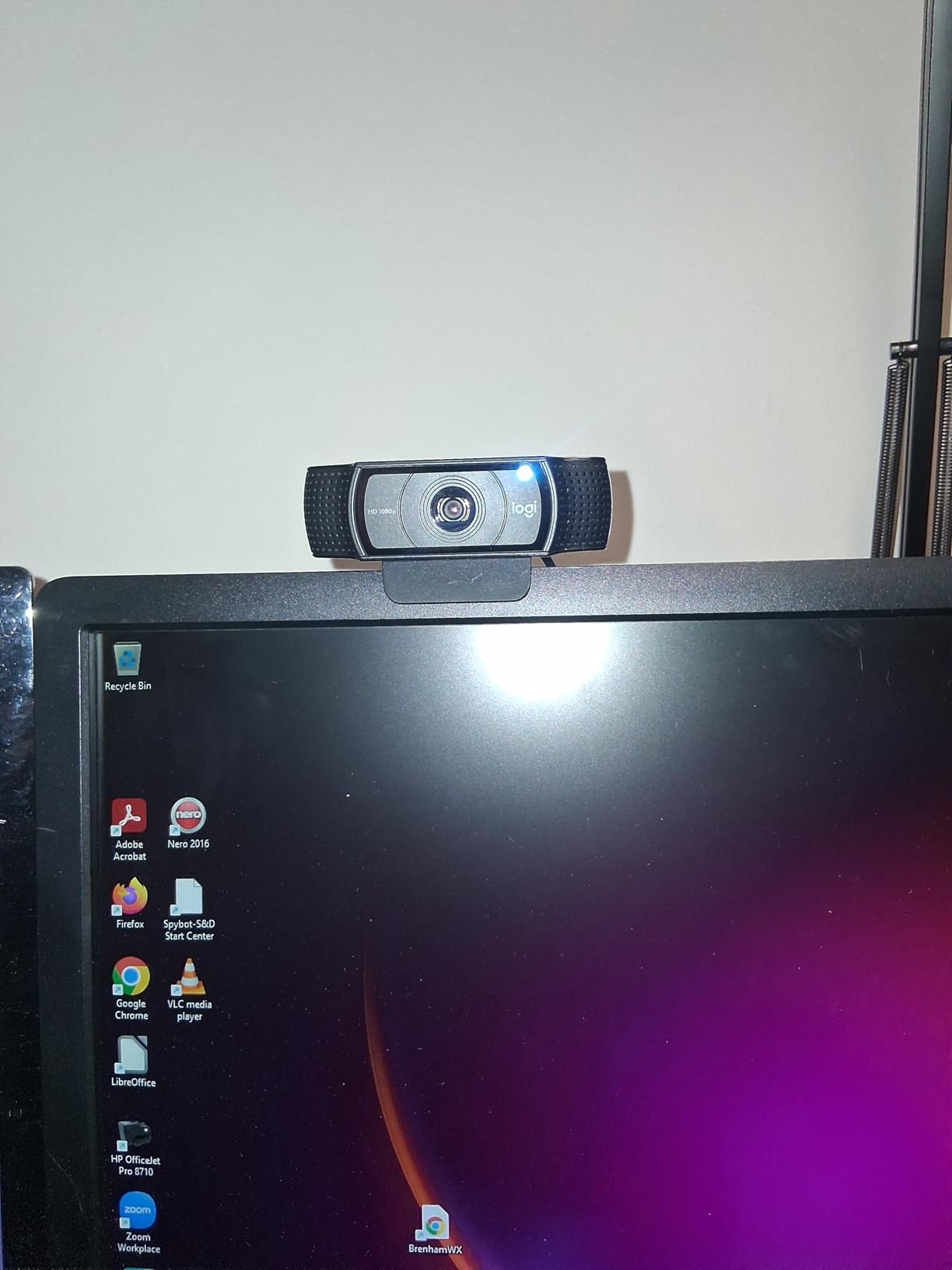 Logitech C920x HD Pro PC Webcam Full 1080p/30fps Video - Black, 30fps Video, Clear Audio, Light Correction, Works with Teams, Meet, Zoom, Nintendo Switch 2, Mac, Tablet customer photo 1