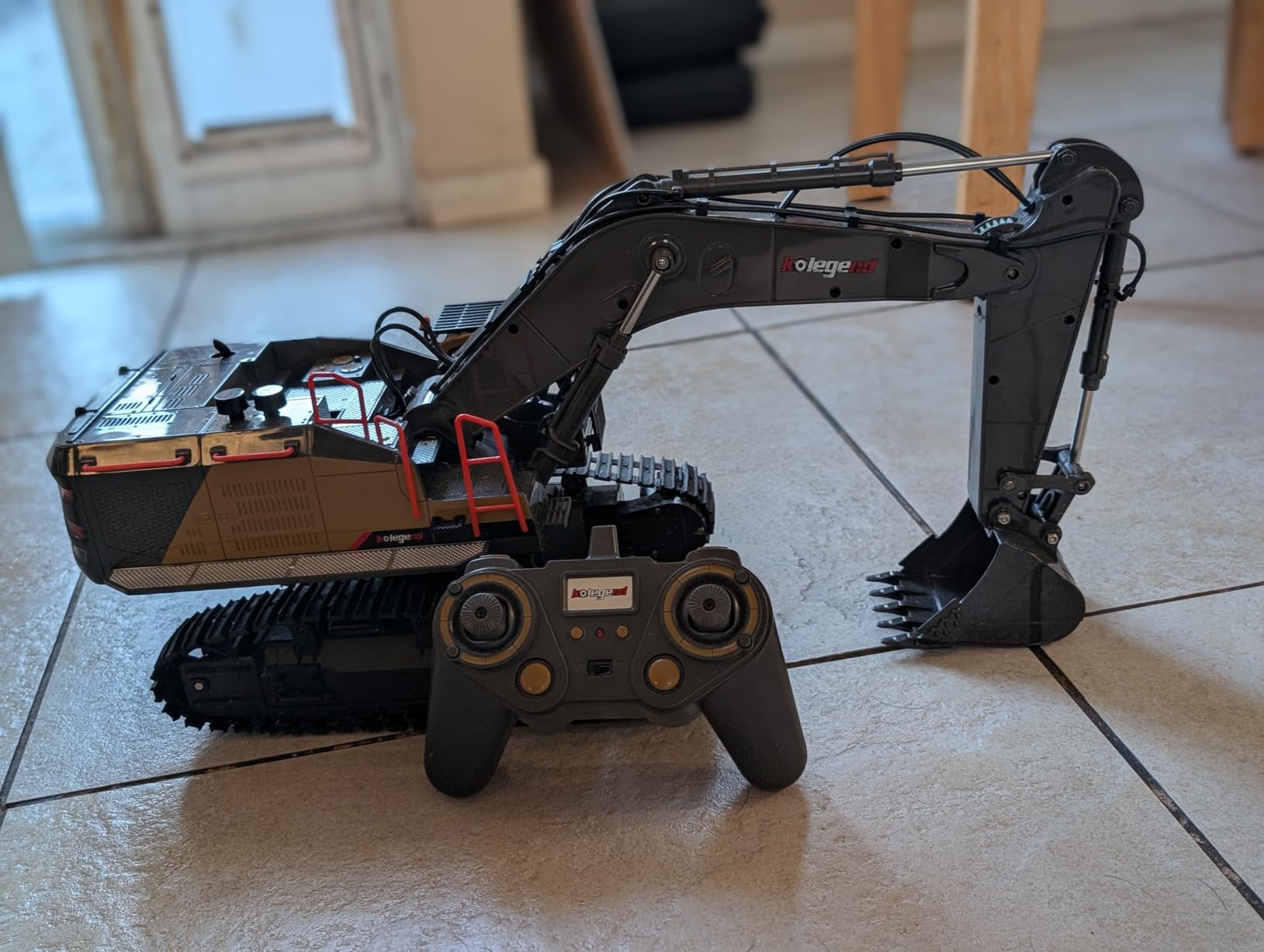 kolegend Remote Control Excavator Toy 1/14 Scale RC Excavator, 22 Channel Upgrade Full Functional Construction Vehicles Rechargeable RC Truck with Metal Shovel and Lights Sounds customer photo 1