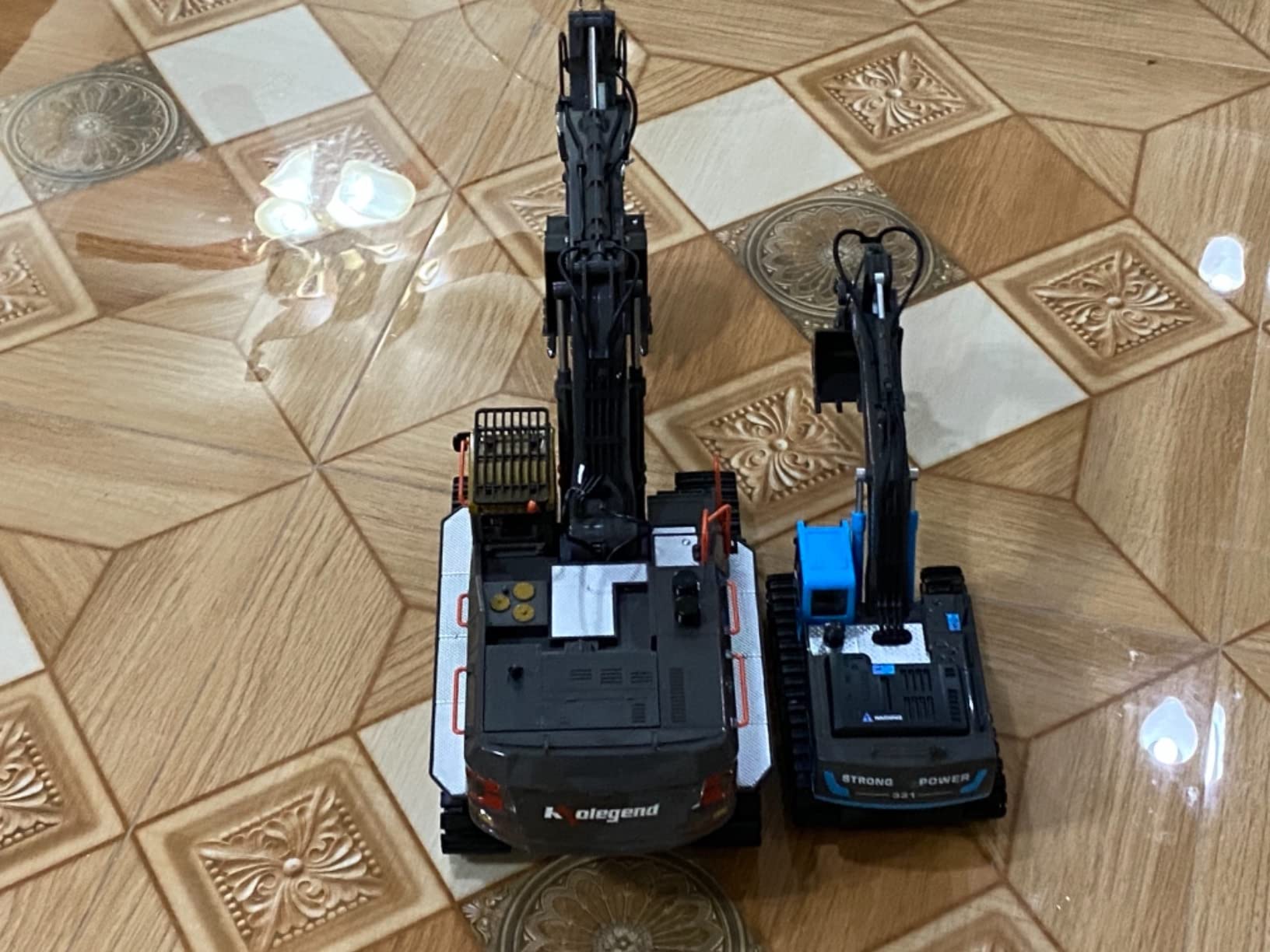 kolegend Remote Control Excavator Toy 1/14 Scale RC Excavator, 22 Channel Upgrade Full Functional Construction Vehicles Rechargeable RC Truck with Metal Shovel and Lights Sounds customer photo 2