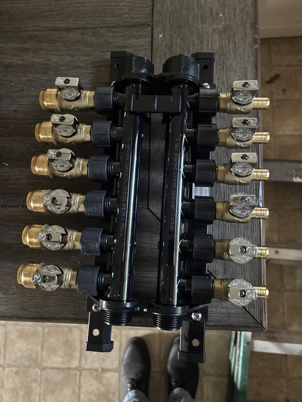 SharkBite 12 Port Home Run Manifold, 3/4 Inch MNPT Inlet x 1/2 Inch Push-to-Connect Brass Ball Valve Outlets, PEX, PM012SB customer photo 1