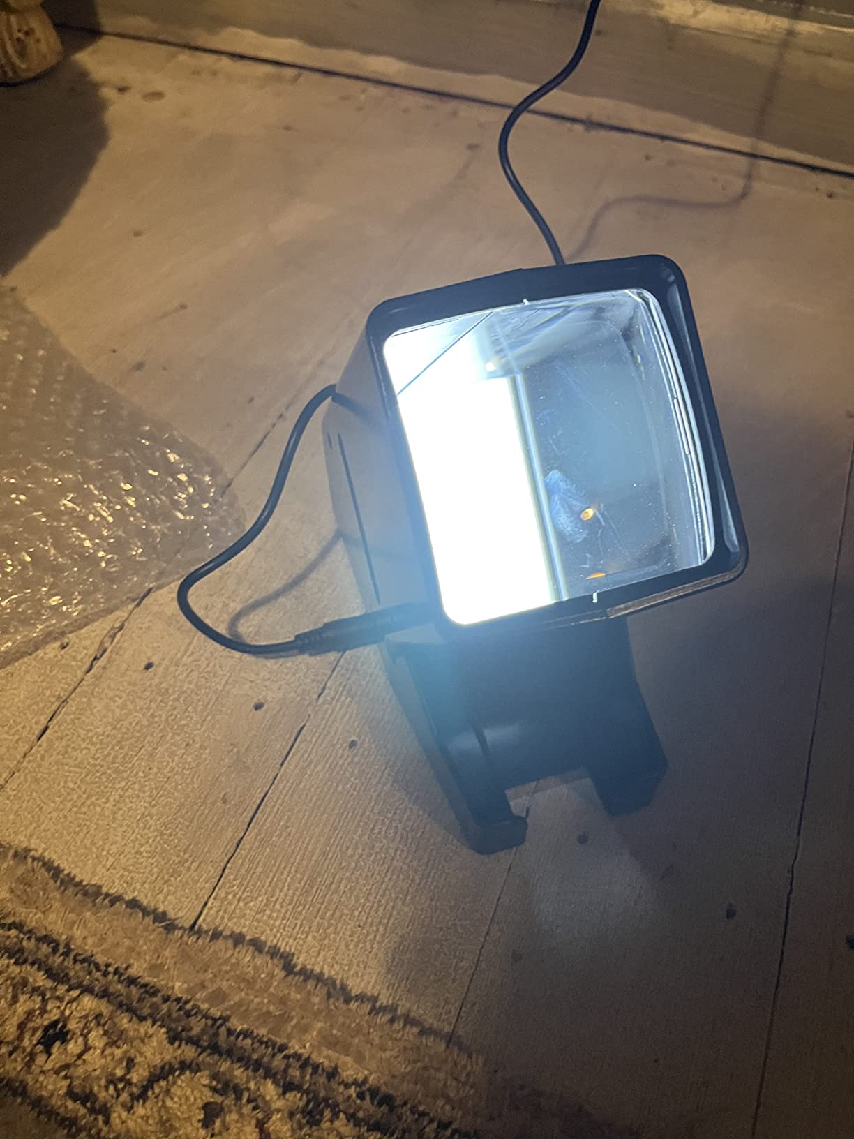 DIGITNOW 35mm Slide and Film Viewer, 3X Magnification, Battery Operation, LED Lighted Illuminated Viewing - for 35mm Slides & Positive Film Negatives (4AA Batteries Included) customer photo 1