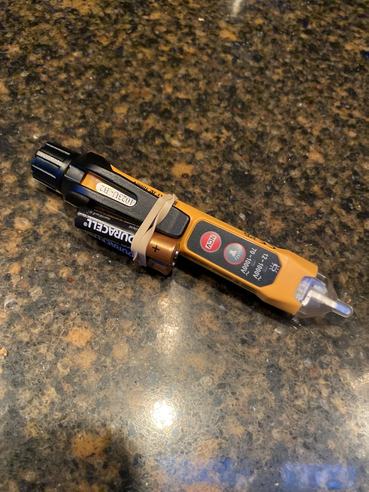 Klein Tools NCVT3P Dual Range Non Contact Voltage Tester, 12 - 1000V AC Pen, Flashlight, Audible and Flashing LED Alarms, Pocket Clip customer photo 1