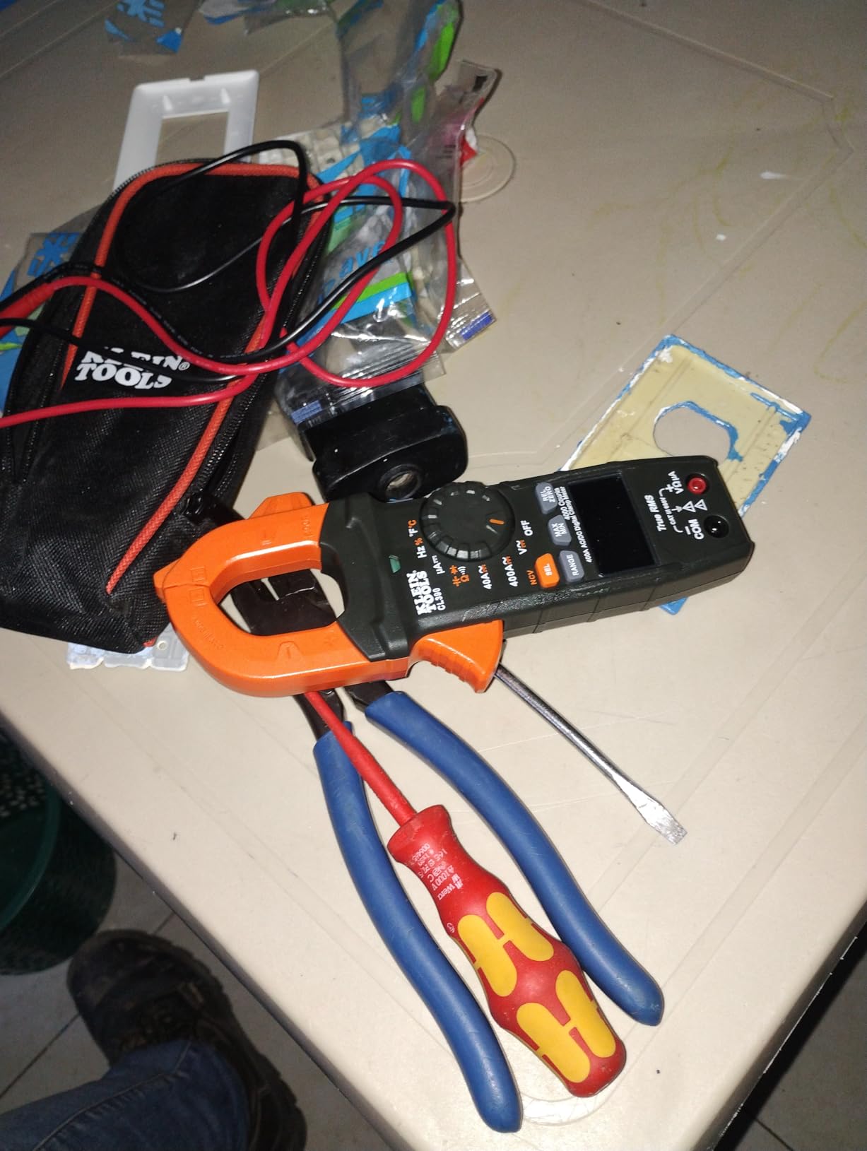 Klein Tools CL390 AC/DC Digital Clamp Meter, Auto-Ranging, 400 Amp customer photo 2