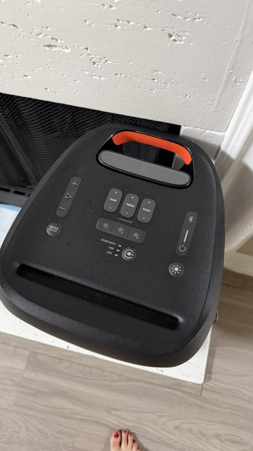 JBL Partybox 310 - Portable Party Speaker with Long Lasting Battery, Powerful JBL Sound and Exciting Light Show, Black customer photo 2