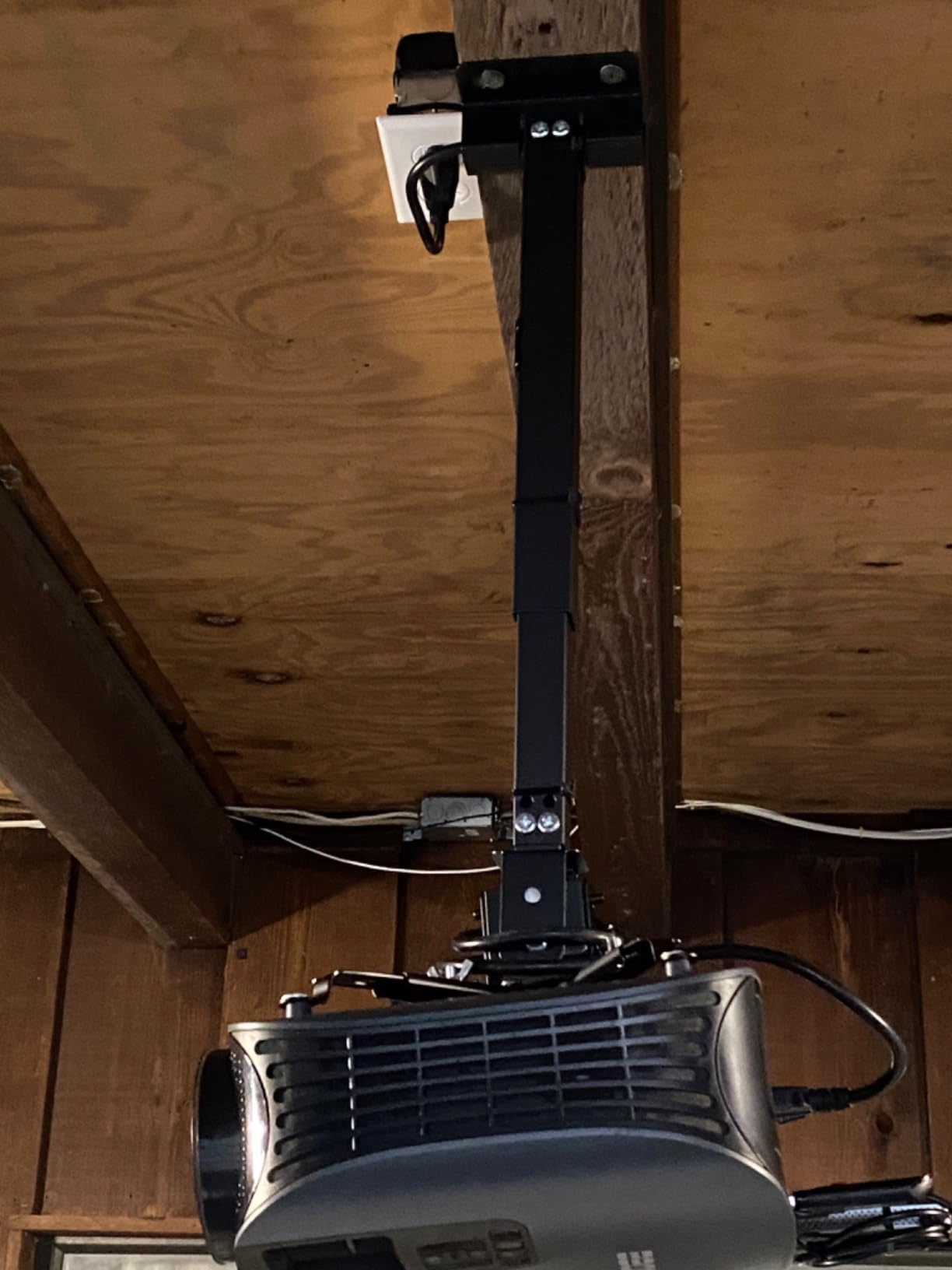 Projector Mount Wall or Ceiling Projection Mount Bracket with Adjustable Height and Extendable Arms Mounts for Home and Office Projector customer photo 2