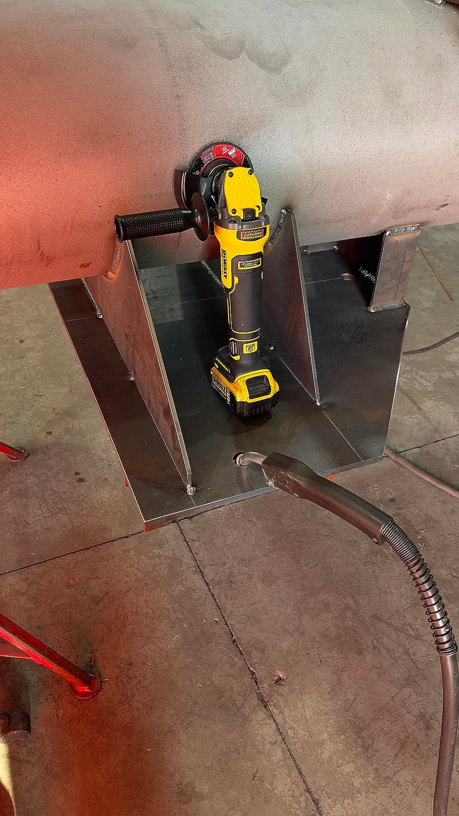DEWALT FLEXVOLT ADVANTAGE 20V MAX* Angle Grinder, Paddle Switch, 4-1/2-Inch to 5-Inch, Tool Only (DCG416B) customer photo 2