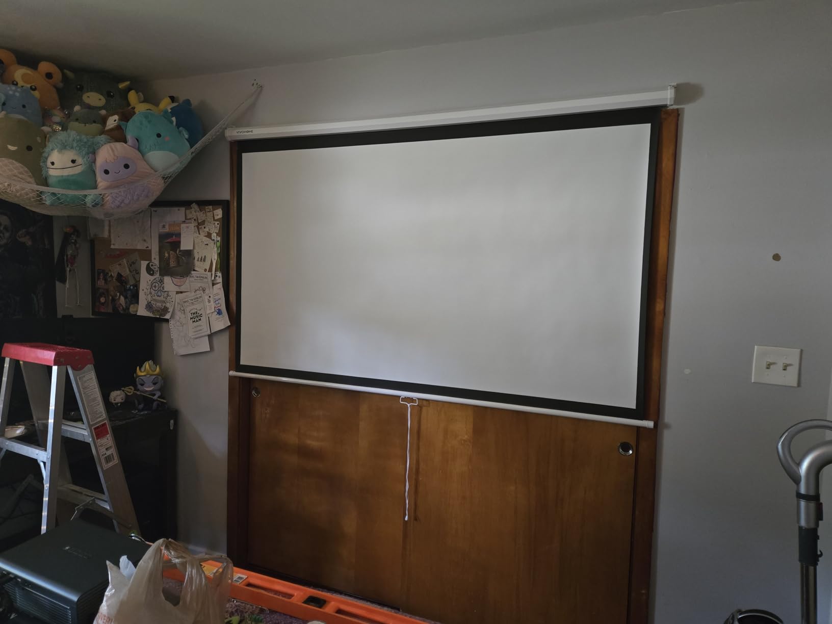 VIVOHOME 100 Inch 16:9 Pull Down Projector Screen, Manual Retractable 4K Projection Screen for Home Theater, Roll Up ALR Movie Screen for Ceiling and Wall Mount customer photo 1