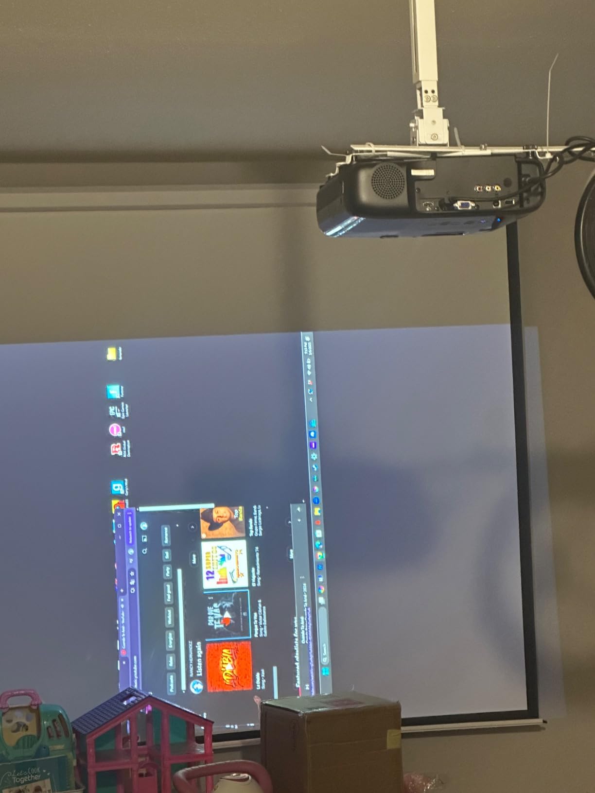 Epson Pro EX9240 3-Chip 3LCD Full HD 1080p Projector | 4000 Lumens Color and White Brightness Wireless HDMI Miracast Built-in 16W Speaker 16000:1 Contrast Ratio customer photo 2