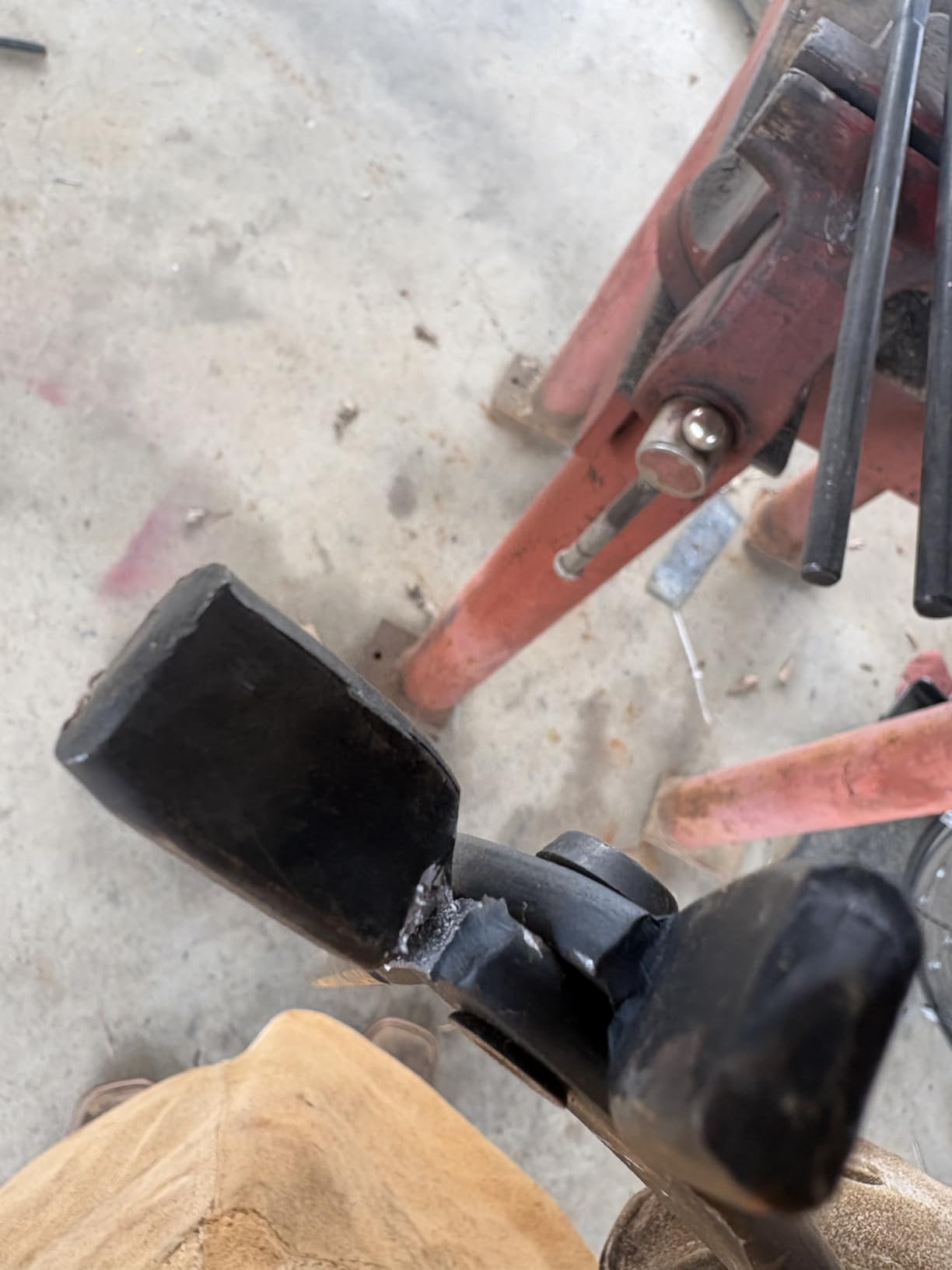 Blacksmith Forging Tongs Knife Making Tongs Set Fire Tongs Anvil Blacksmithing Tongs Forge Tools Includes Flat Tongs, Wolf Jaw Tongs, Blade Tongs & V-Bit Tongs(4 Tongs) customer photo 1
