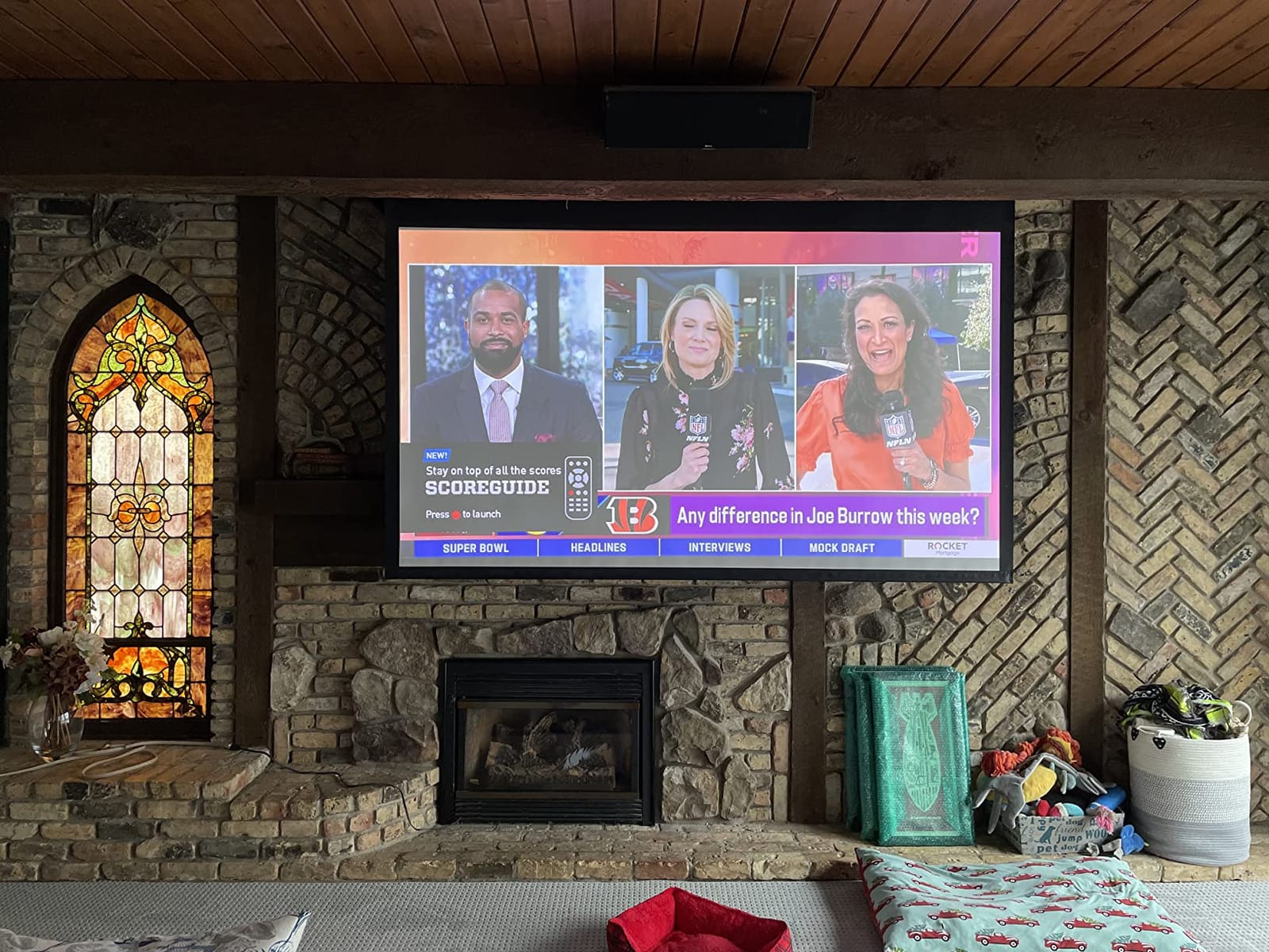LG HU810PW 4K 300 inch UHD (3840 x 2160) Smart Dual Laser CineBeam Projector with 97% DCI-P3 Color, 2700 ANSI Lumen, 2,000,000:1 Contrast, HDR10 & HLG customer photo 1