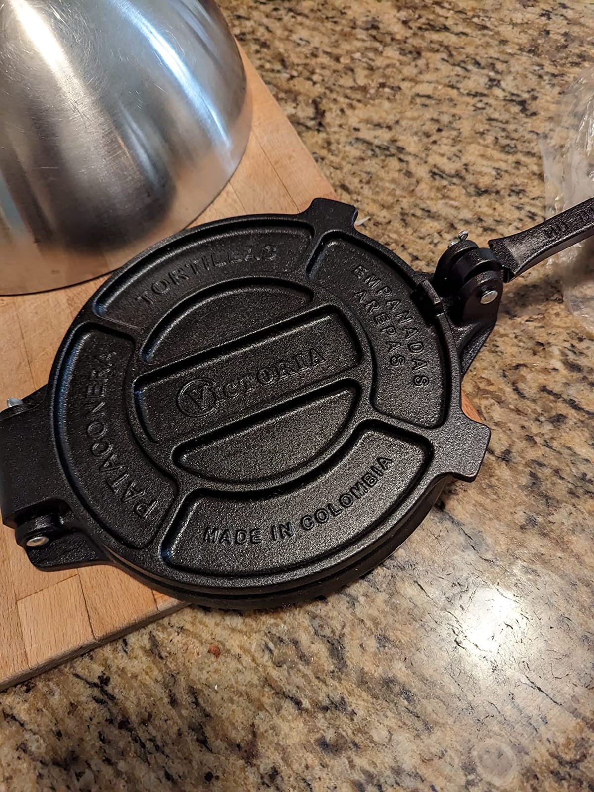 Victoria Cast Iron Tortilla Press. Tortilla Maker, Flour Tortilla press, Rotis Press, Dough Press, Pataconera Seasoned with Flaxeed Oil, Black, 10-Inch customer photo 1