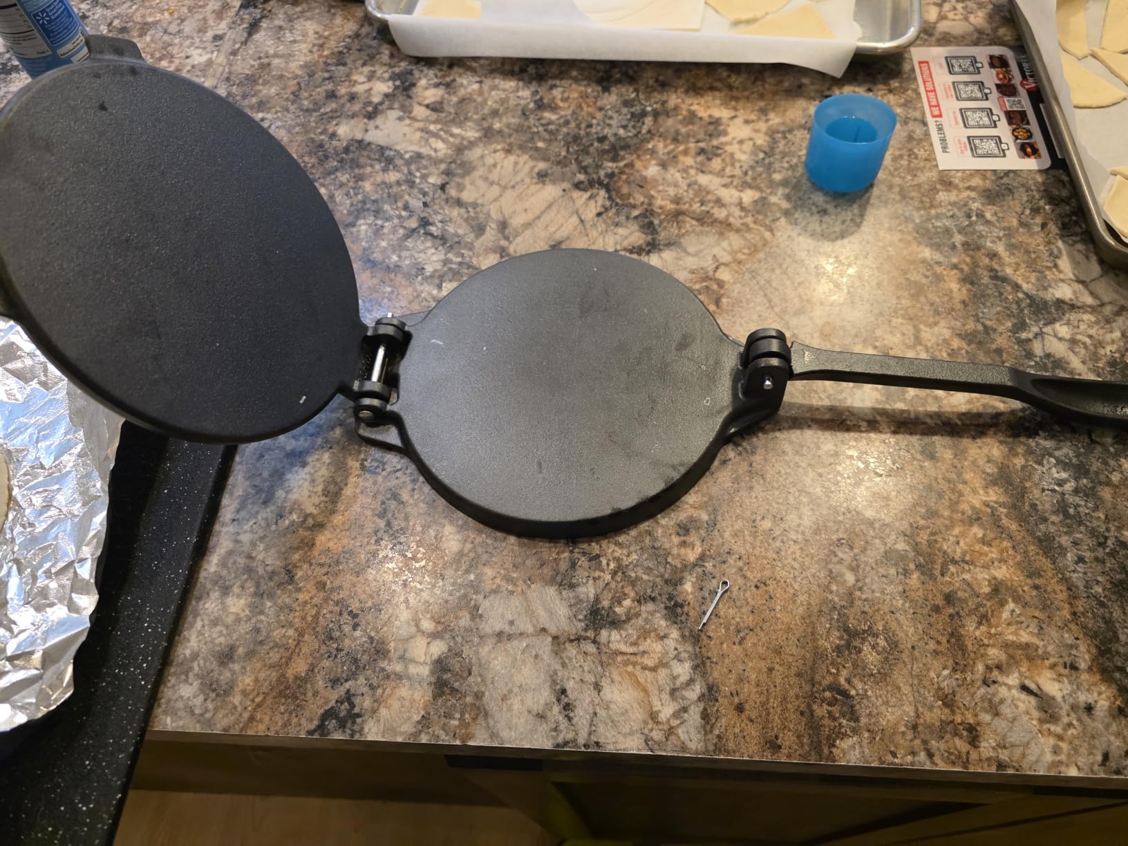 Victoria Cast Iron Tortilla Press. Tortilla Maker, Flour Tortilla press, Rotis Press, Dough Press, Pataconera Seasoned with Flaxeed Oil, Black, 10-Inch customer photo 2