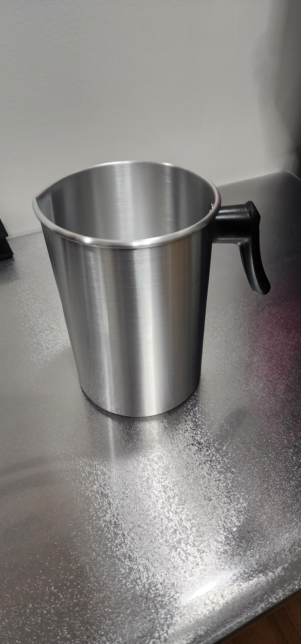 AGLARY Candle Making Pouring Pot, Double Boiler Aluminum Candle Wax Melting Pitcher，Holds for 4 Pounds Wax，with Heat-Resistant Handle and Dripless Pouring Spout,Wax melt containers，3L… customer photo 1